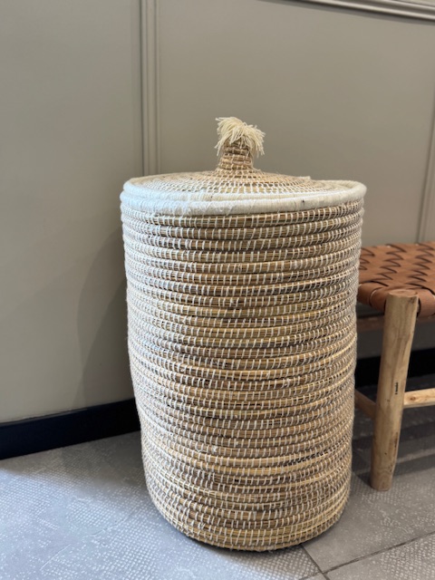 Grand panier à linge blanc avec couvercle