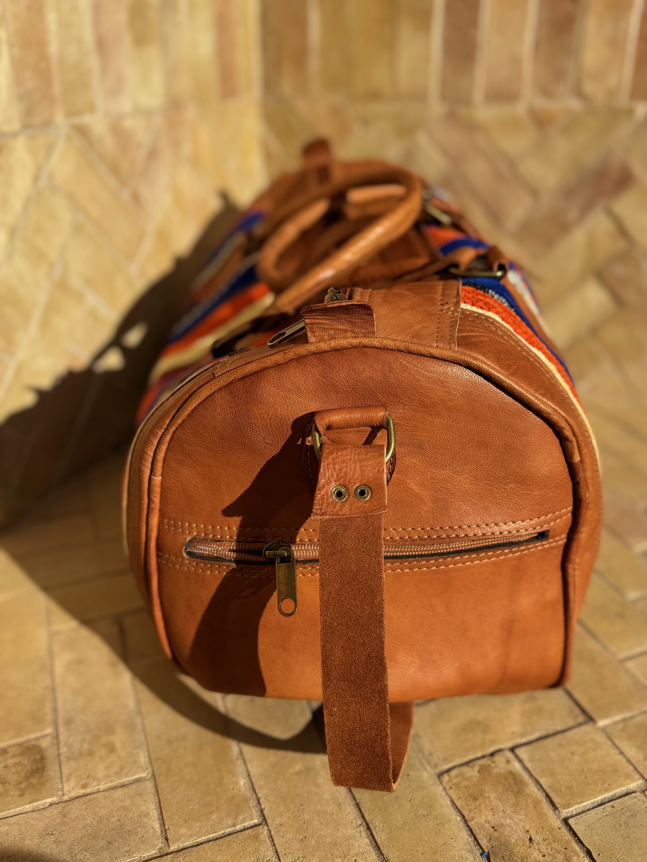 Sac Week-end en kilim berbère bleu, orange et cuir 