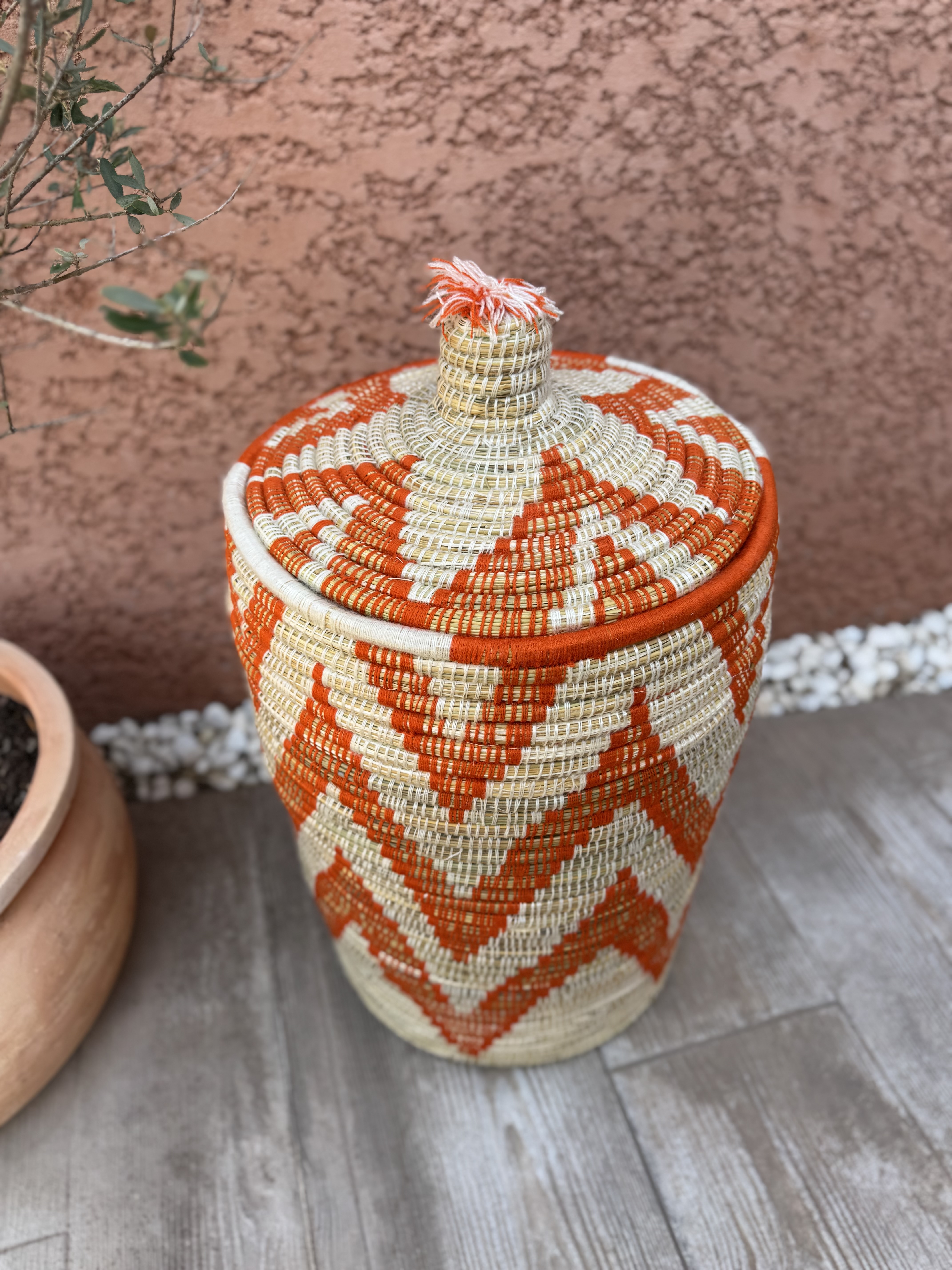 Grand panier à linge Beldi orange et blanc 