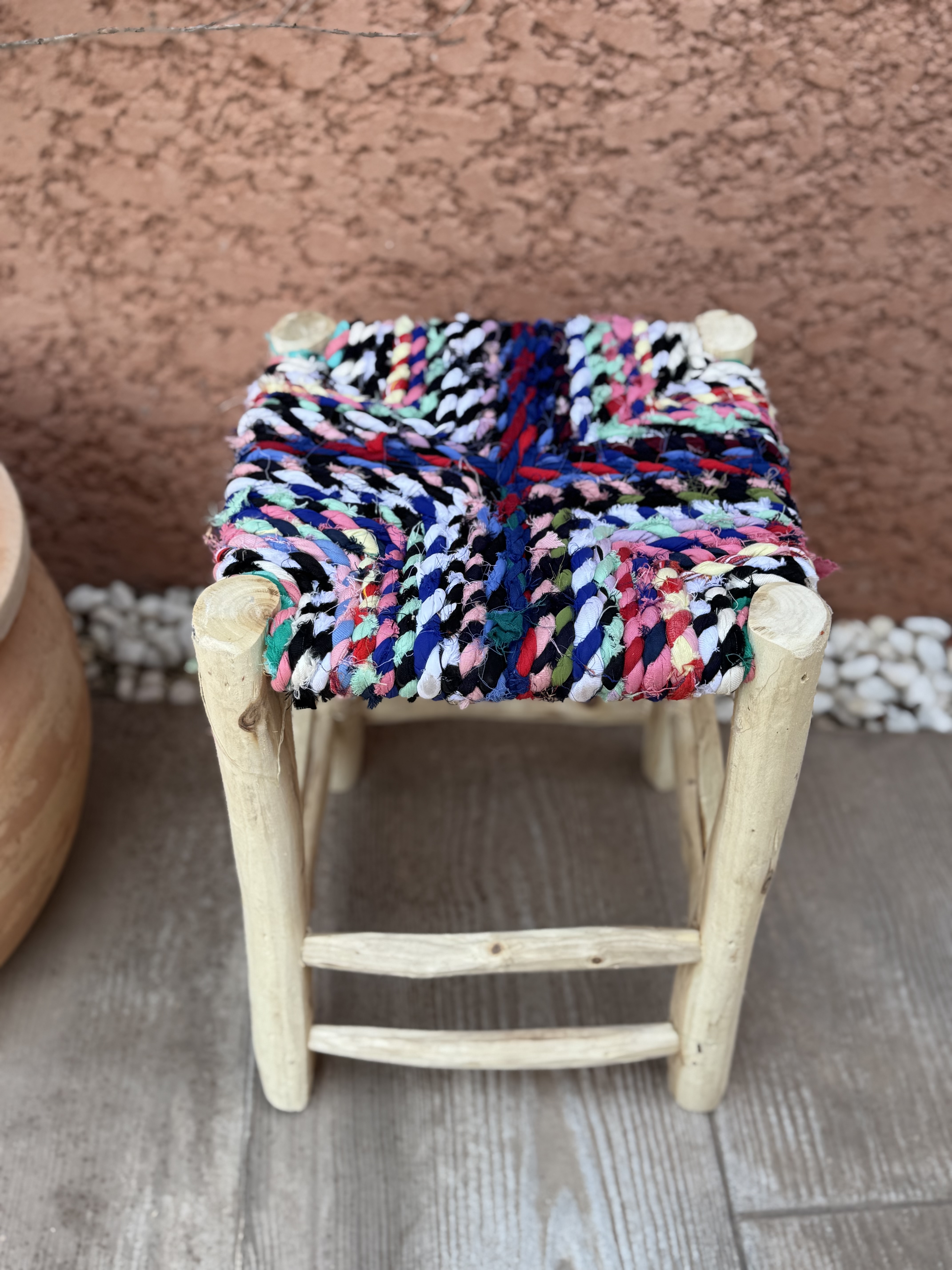 Tabouret Boucherouite rose pastel 