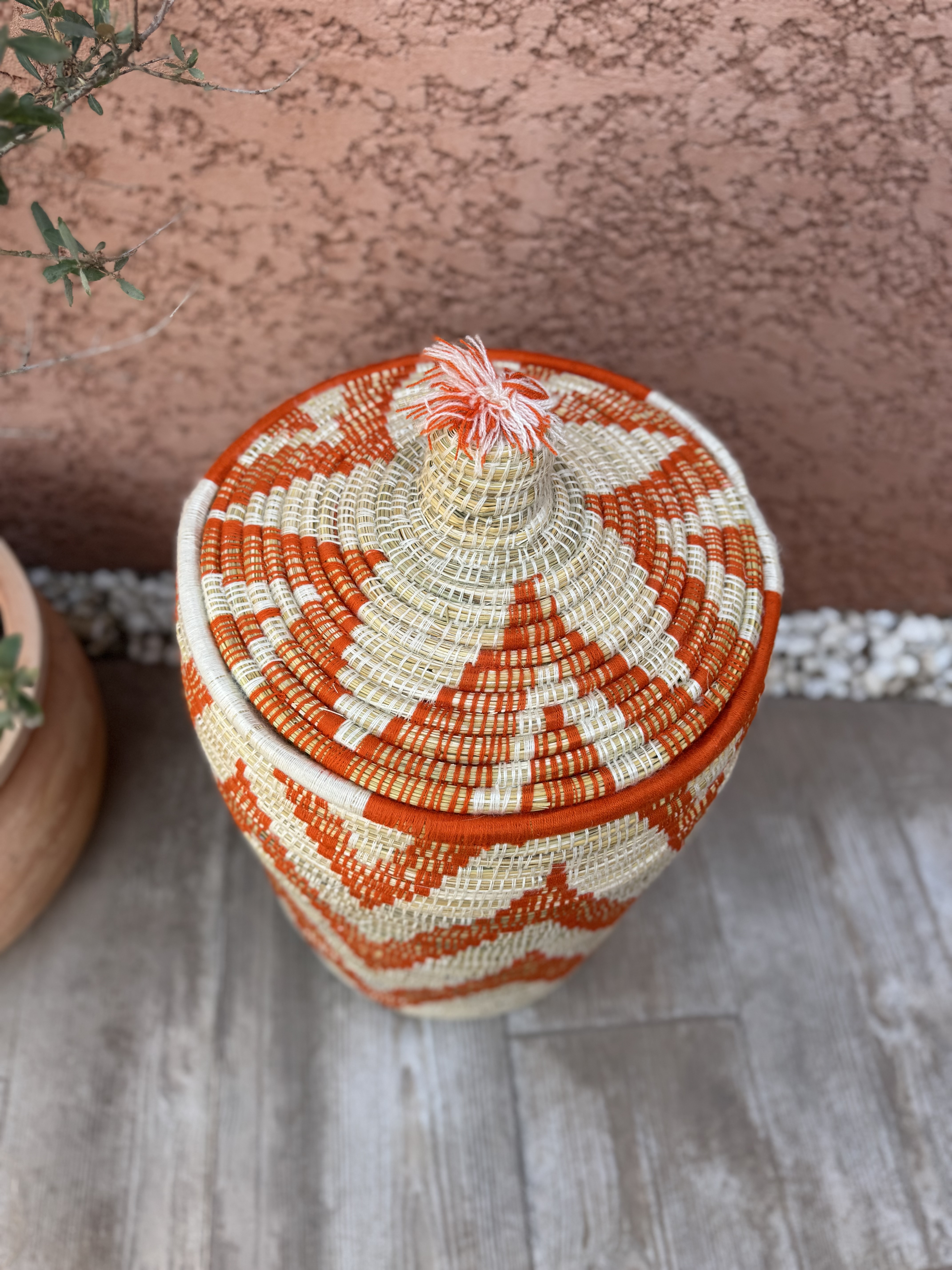 Grand panier à linge Beldi orange et blanc 