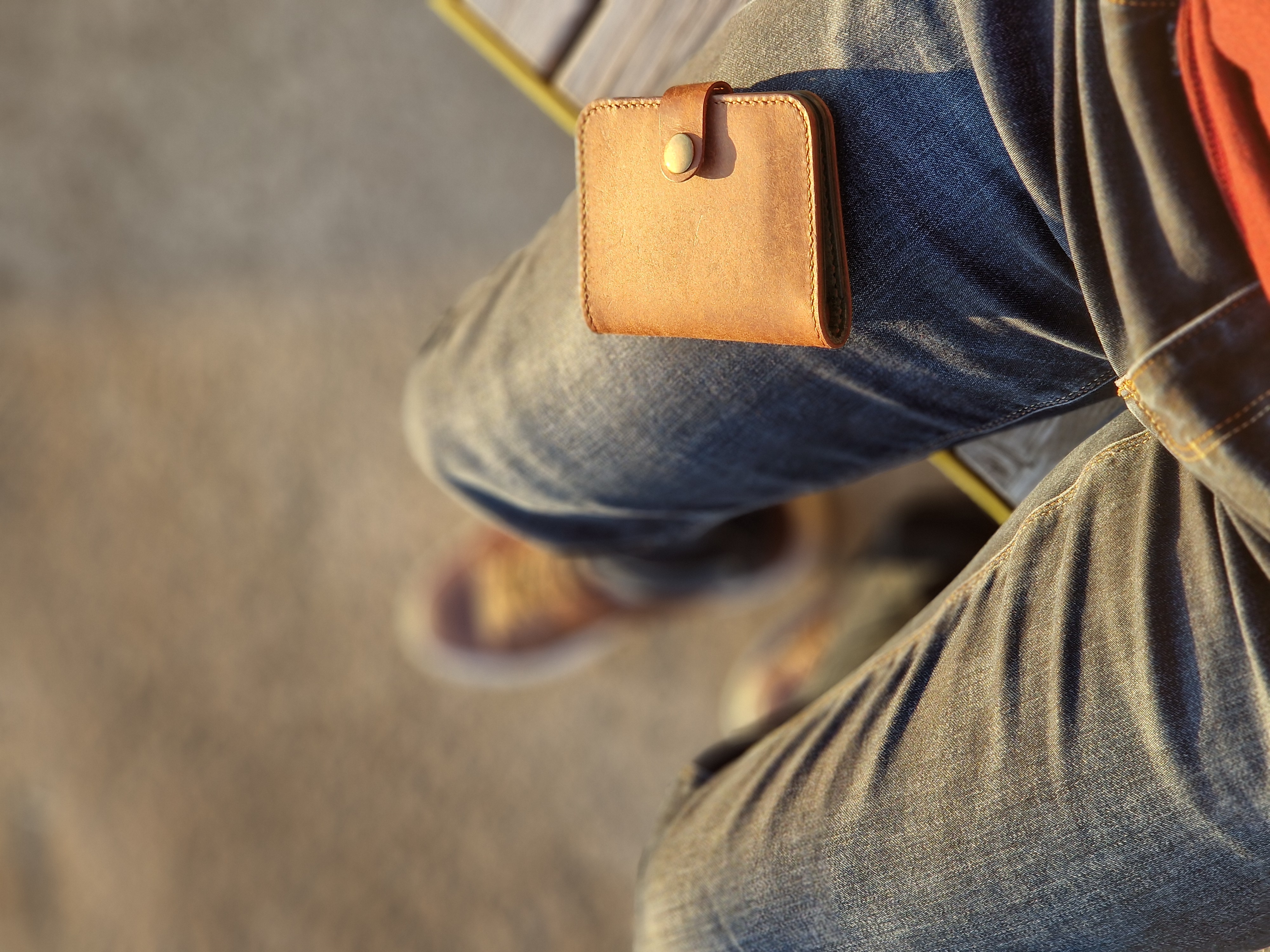 Foldable Wallet With Clasp
