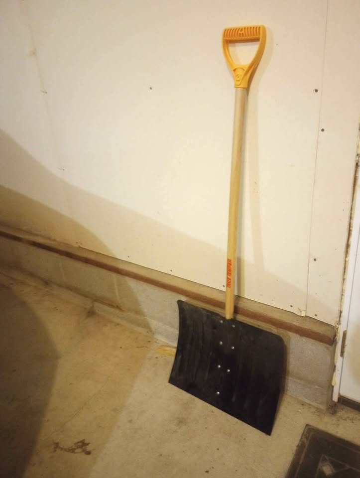 50 New snow shovels