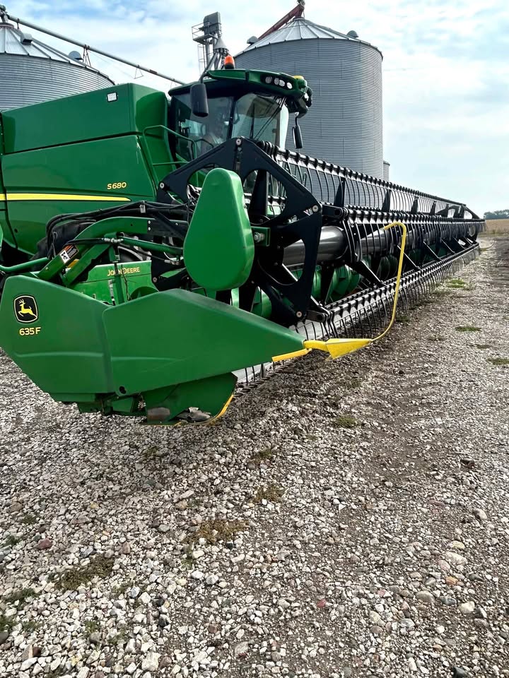 John Deere 635F header