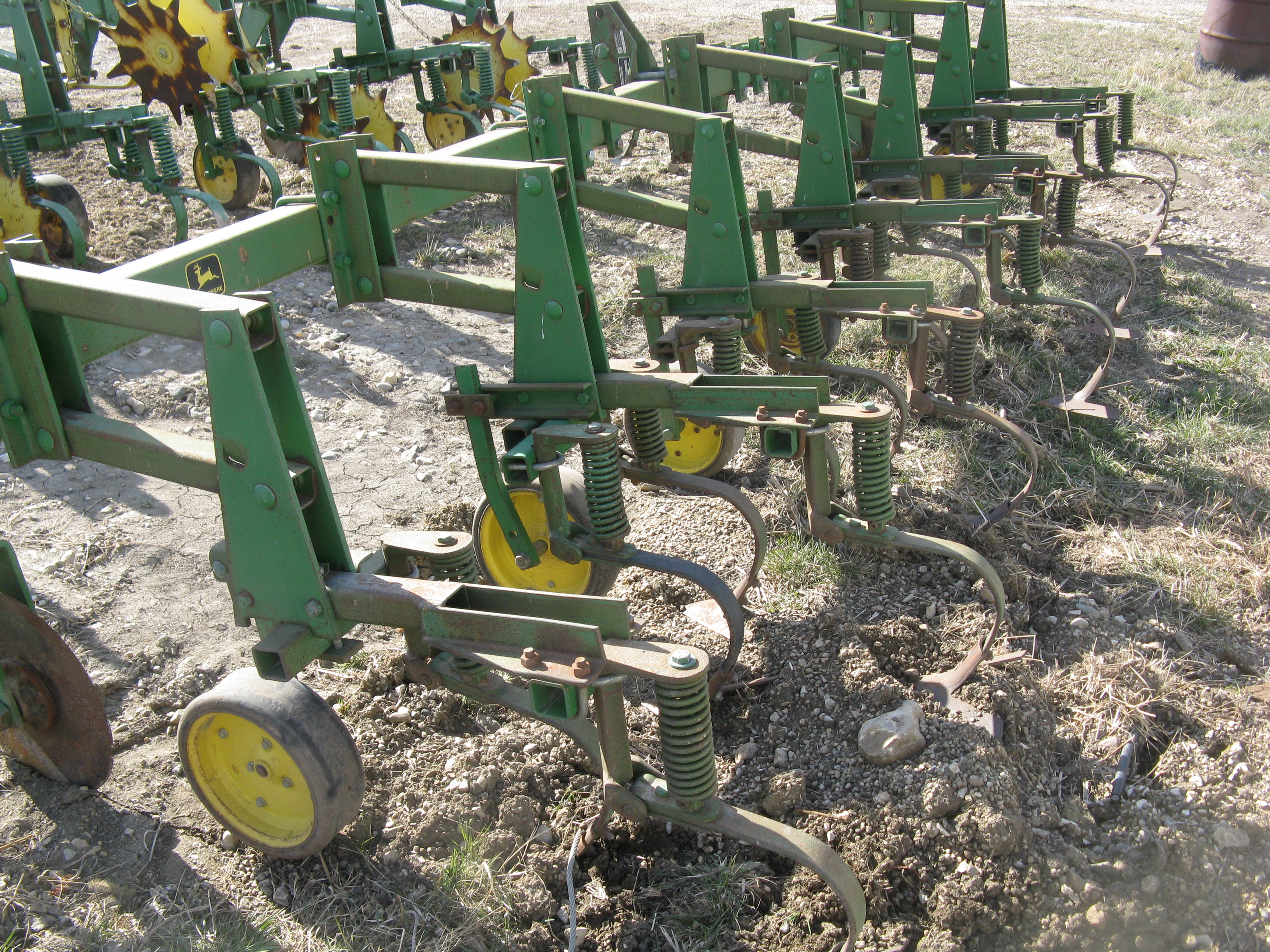 John Deere 825 cultivator 6-30 