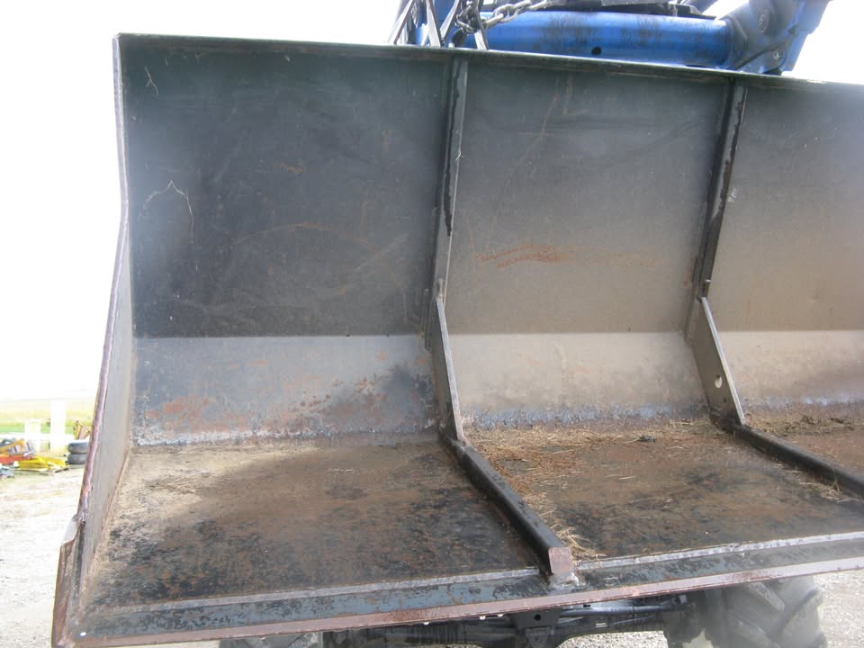 Westendorf 8' bucket, quick tach 