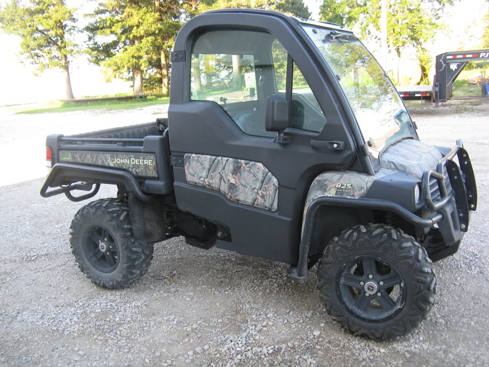 2016 John Deere 825i