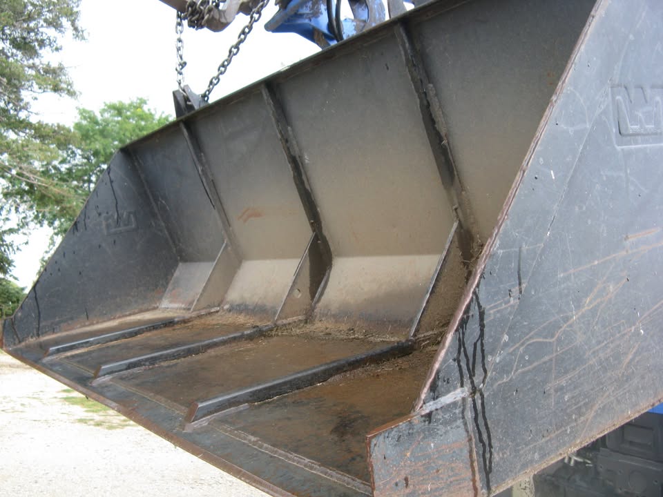 Westendorf 8' bucket, quick tach 