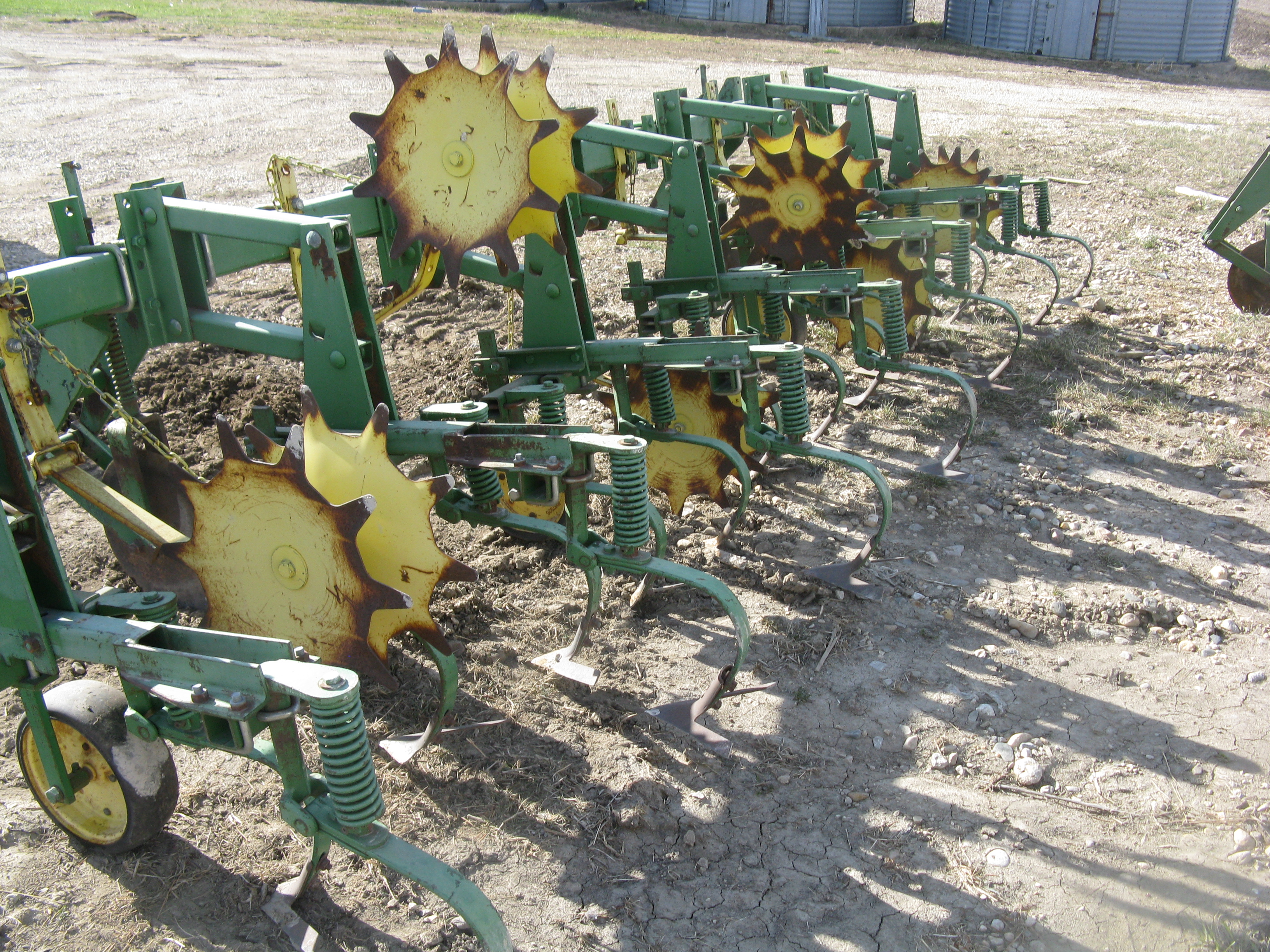 John Deere 825 cultivator 6-30 