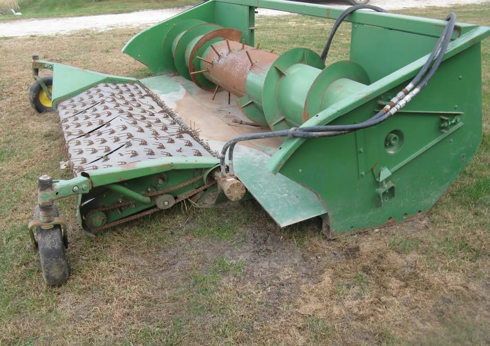 John Deere pickup header