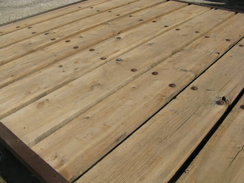 10'x20' flatbed will haul 10 round bales