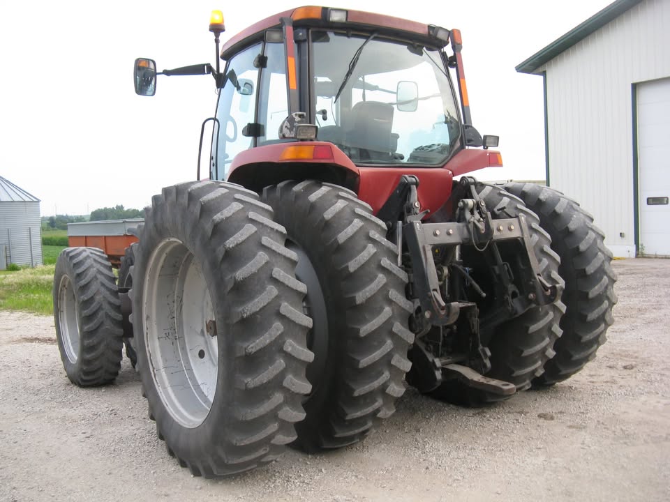 2004 Case IH MX230 tractor