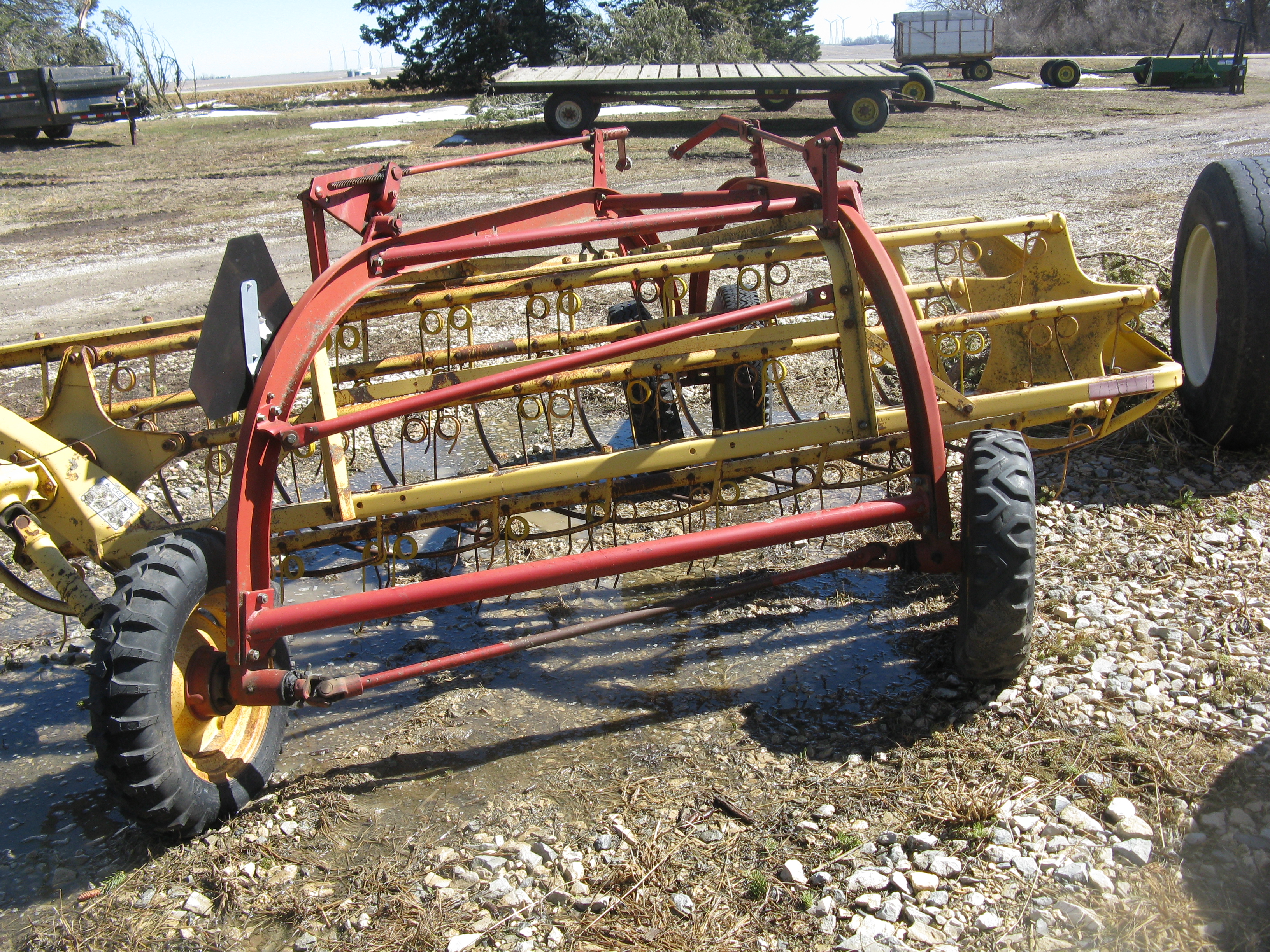New Holland 256 hay rake