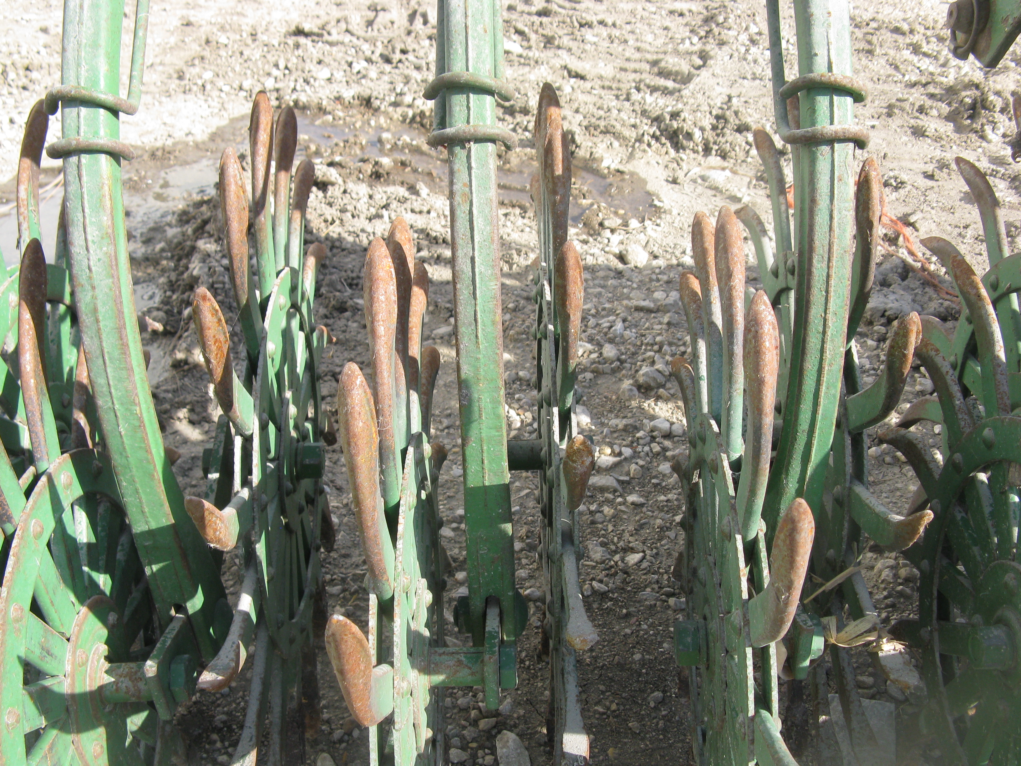 John Deere 400  15' rotary hoe