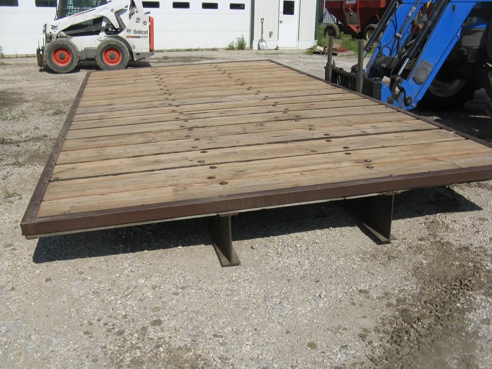 10'x20' flatbed will haul 10 round bales