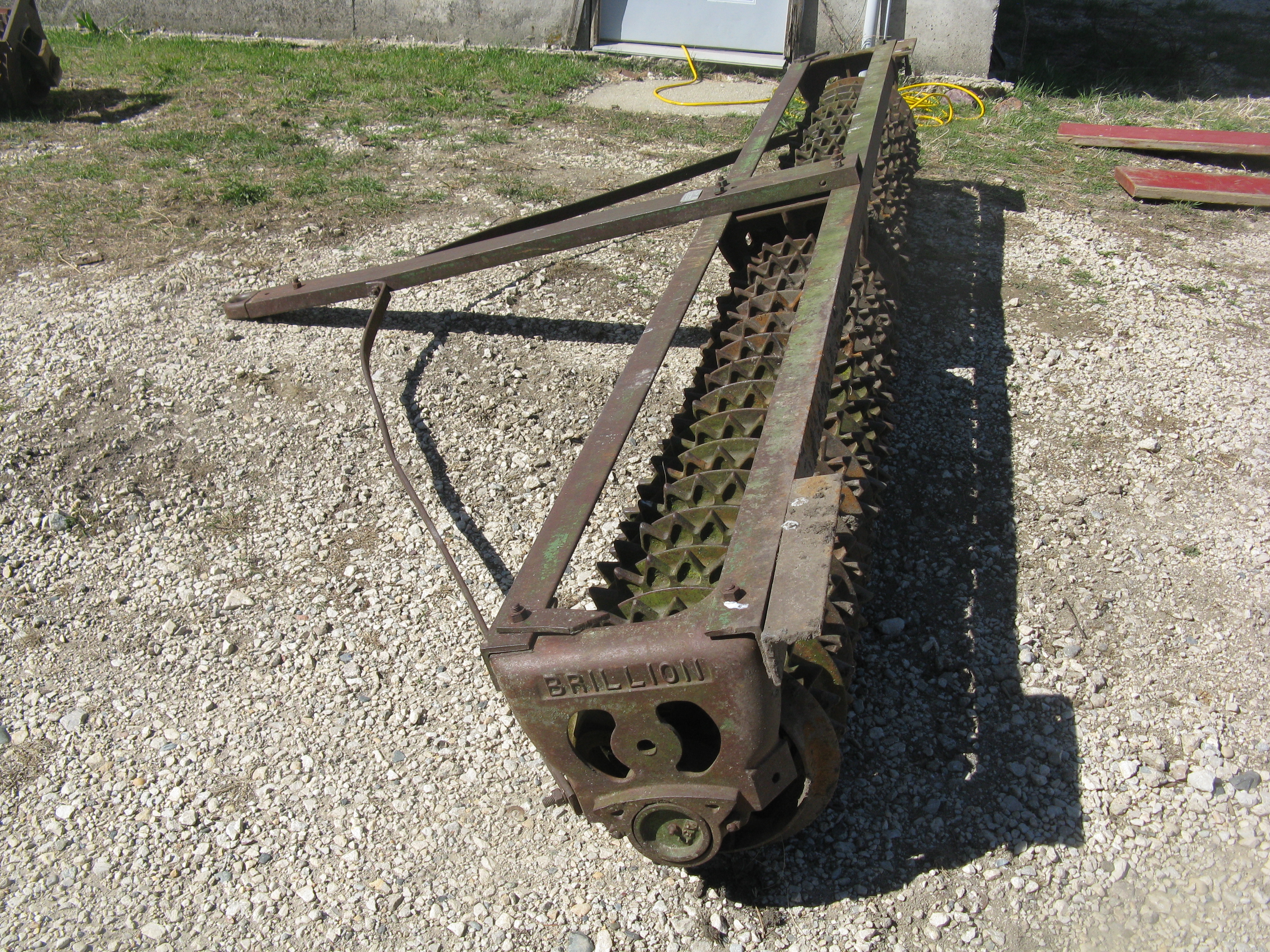 Brillion 10' land roller