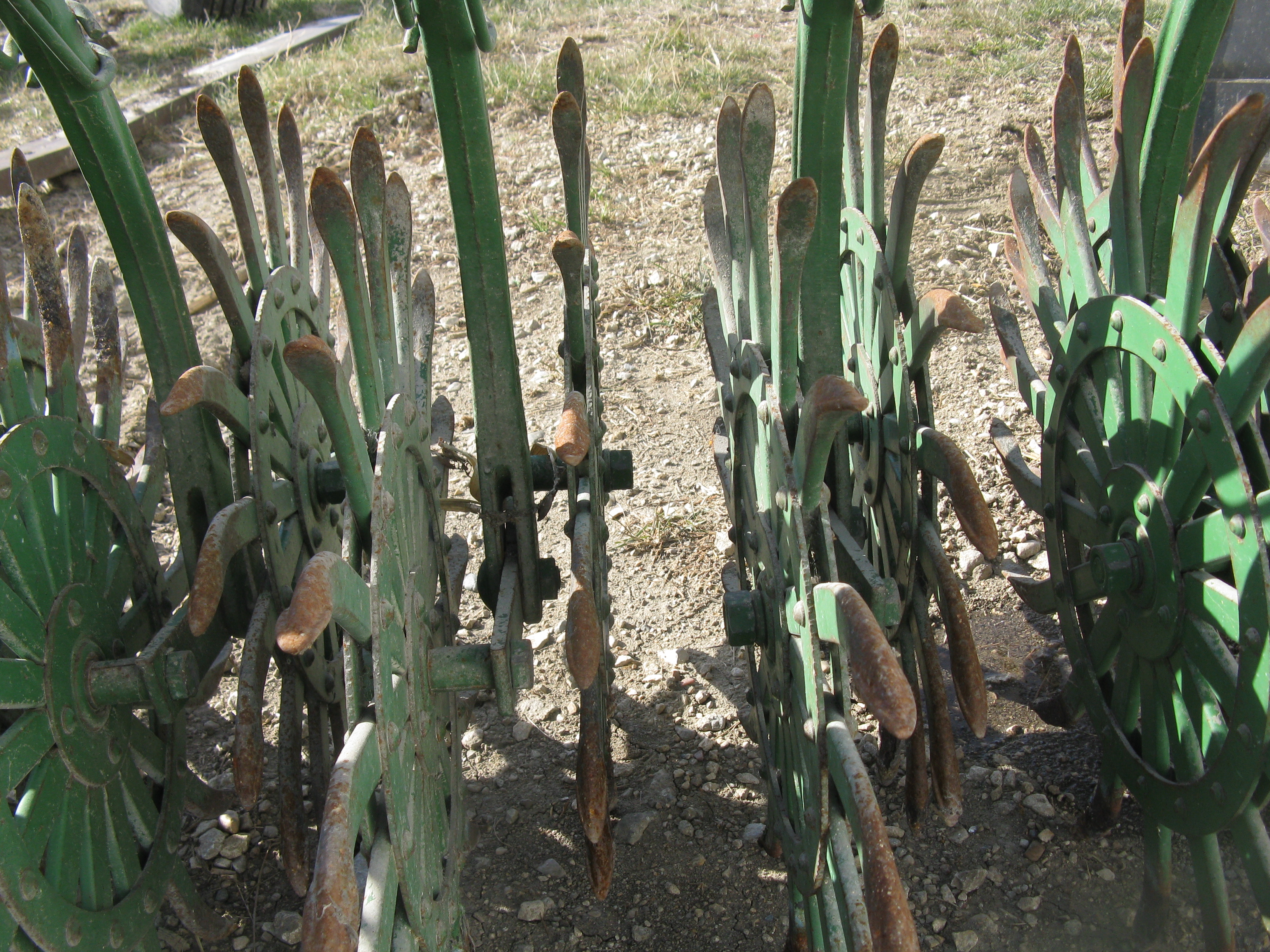 John Deere 400  15' rotary hoe
