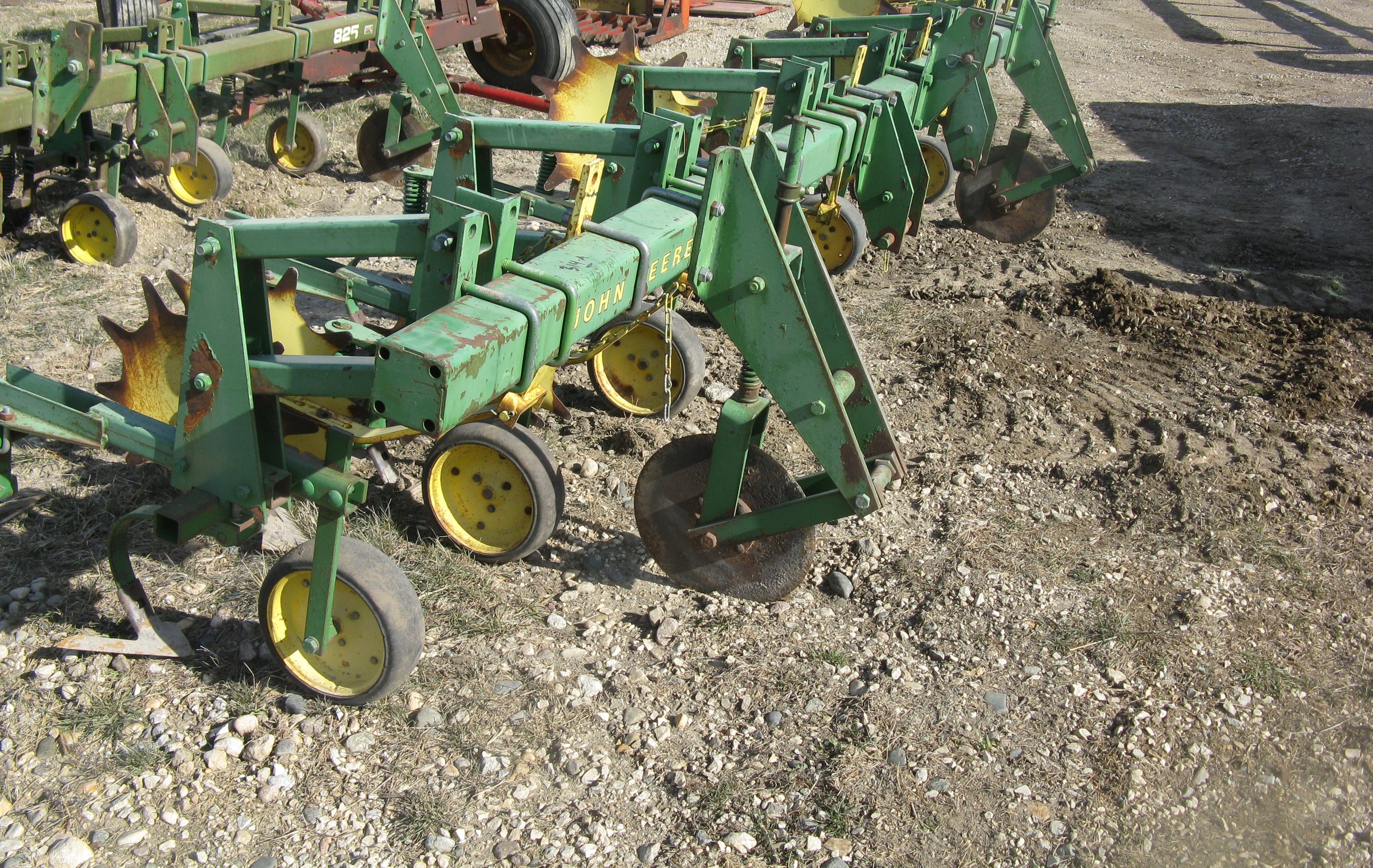 John Deere 825 cultivator 6-30 