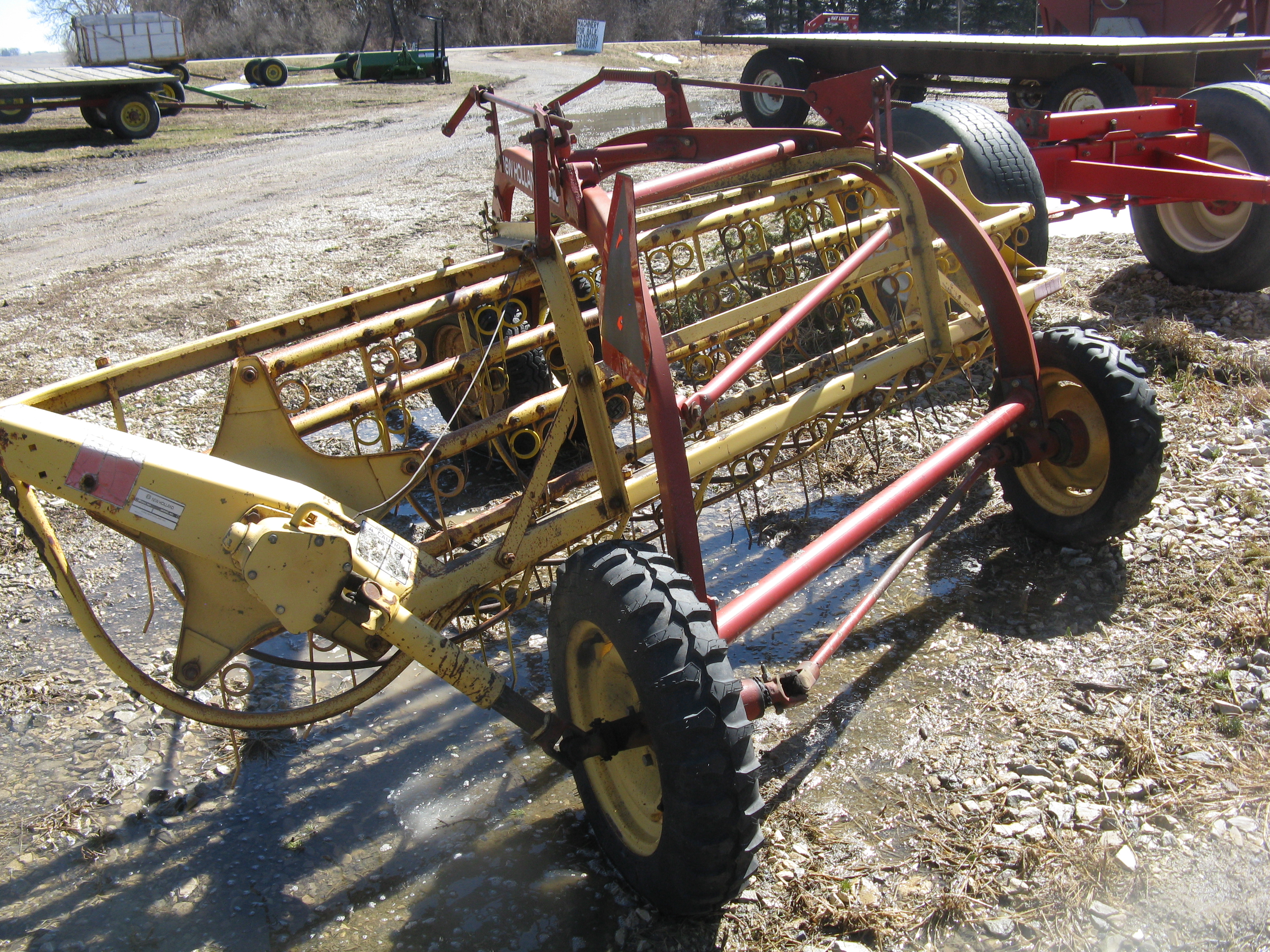 New Holland 256 hay rake