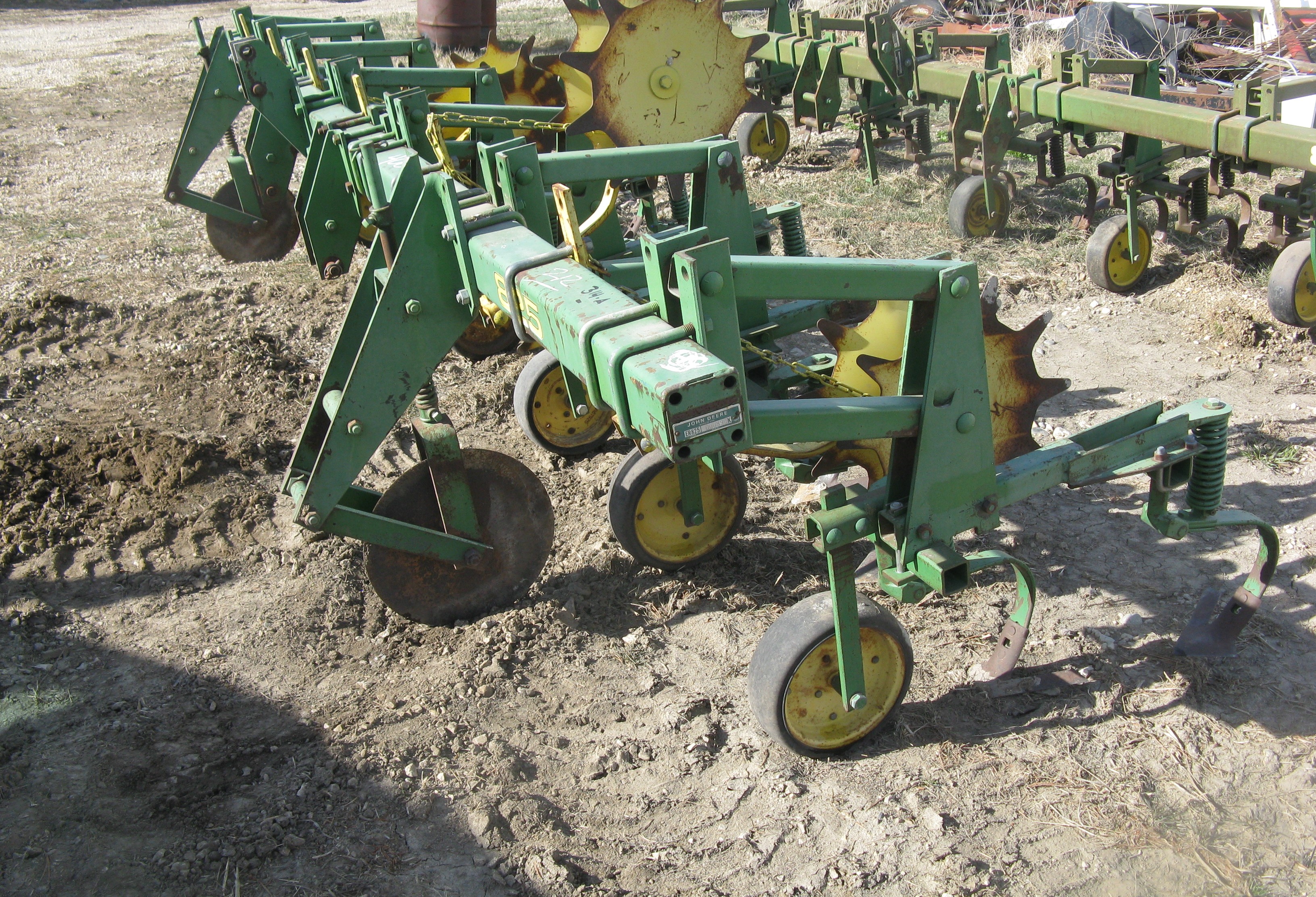 John Deere 825 cultivator 6-30 