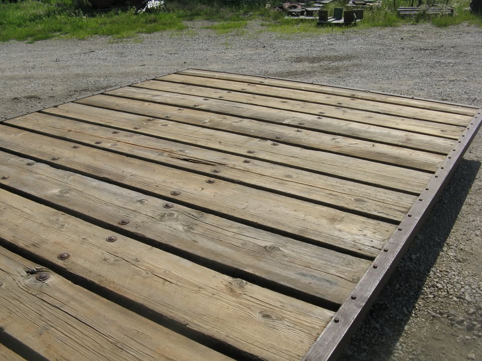 10'x20' flatbed will haul 10 round bales
