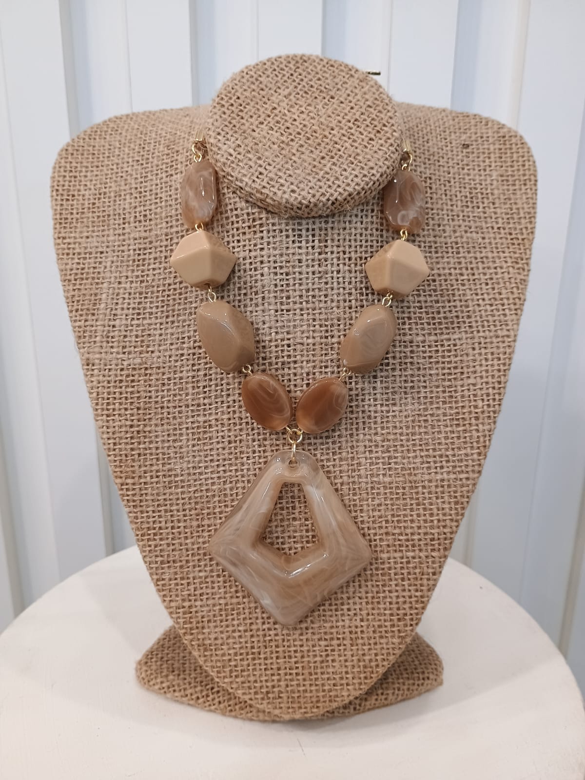 Colar café com leite losango