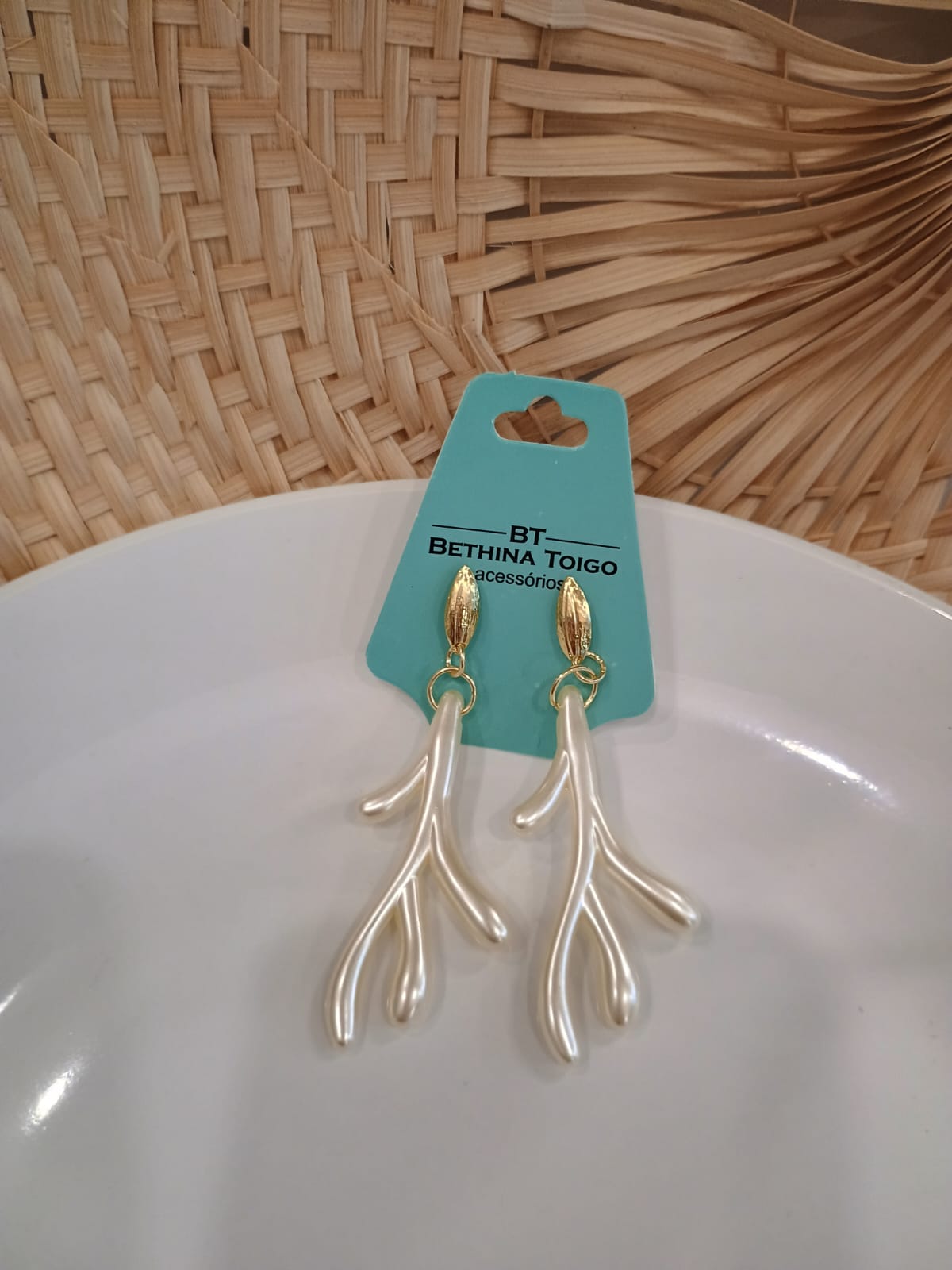 Brinco coral pérola