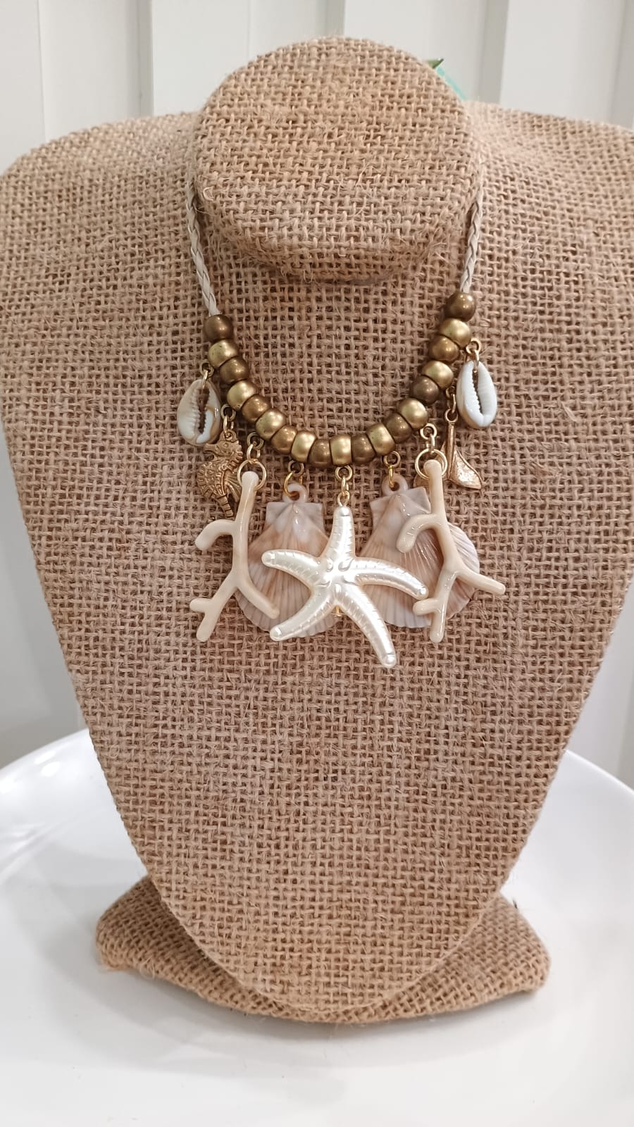 Colar com pingente de estrela do mar