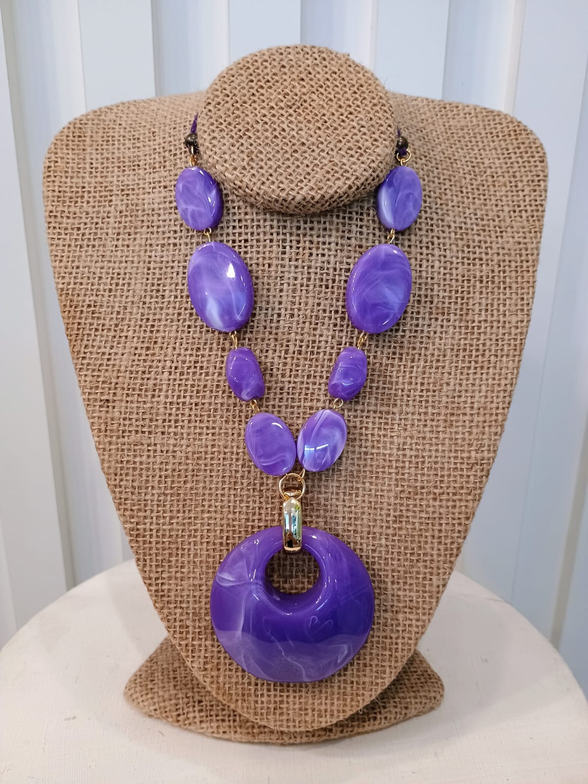 Colar de pedras roxas