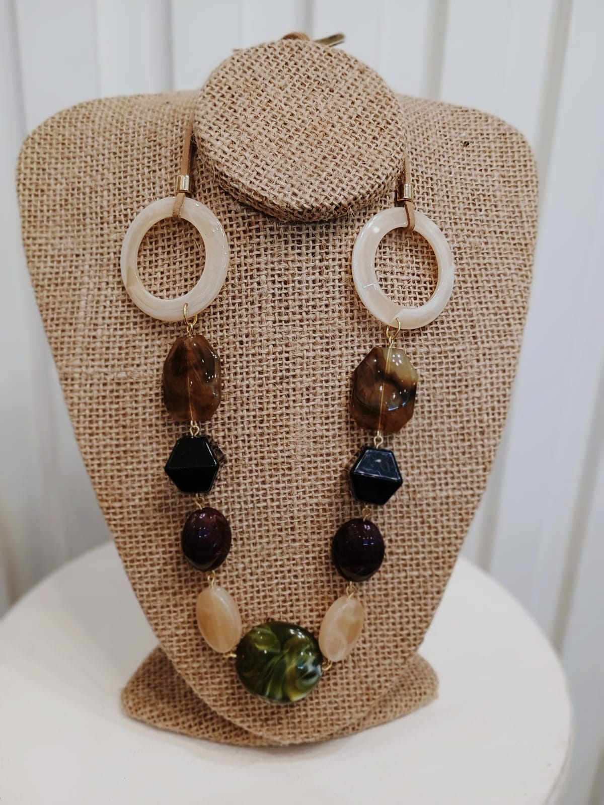 Colar mix de cores com argolas