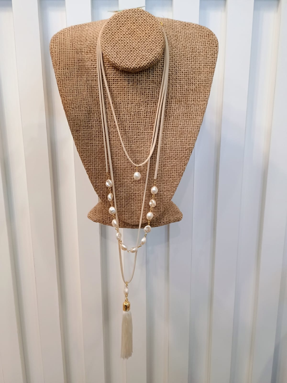 Colar longo de pérolas