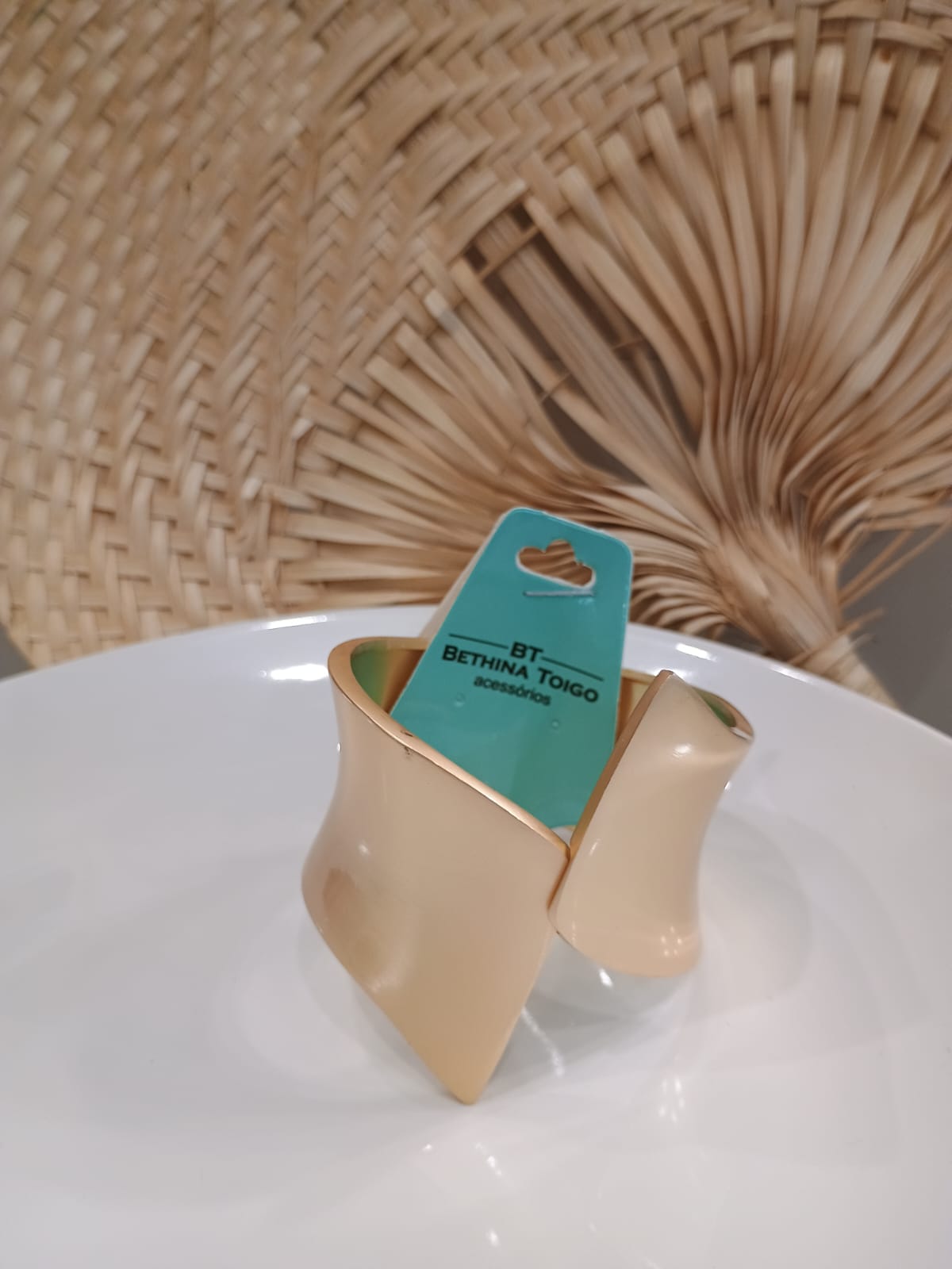 Bracelete dourado fosco