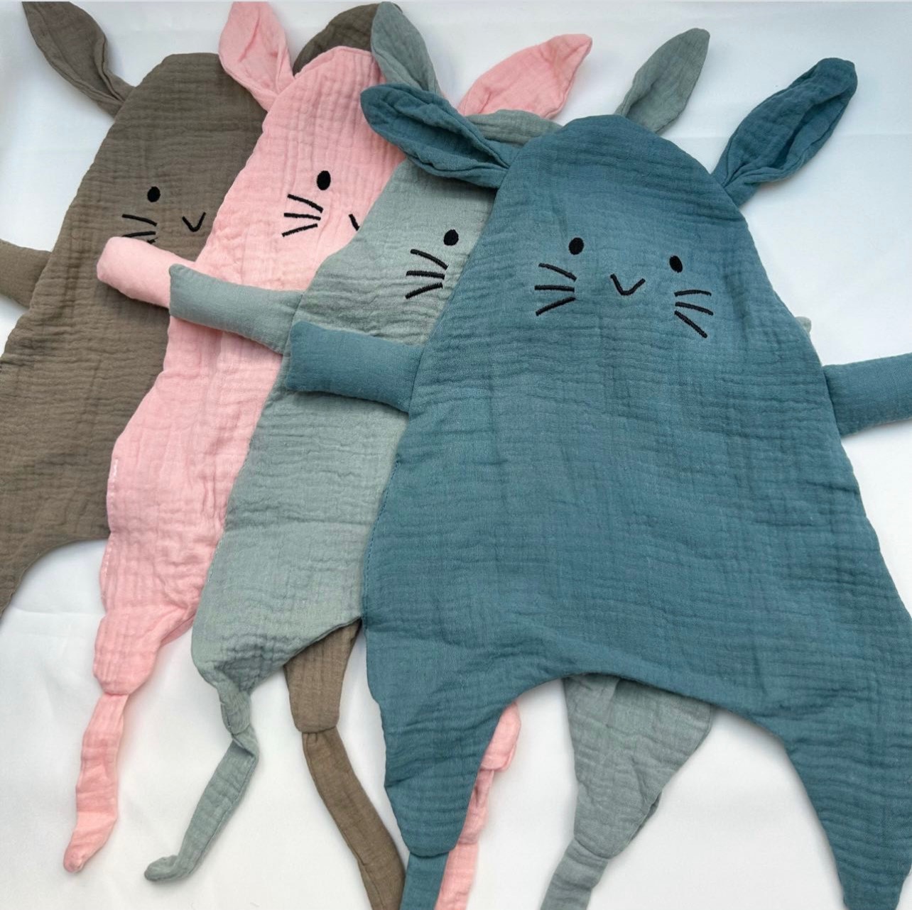 Doudou avec accroche tétine