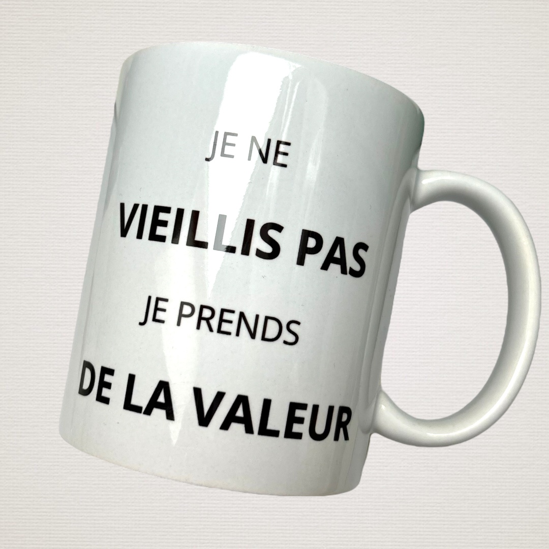 Mug "Je ne vieillis pas je prends de la valeur"