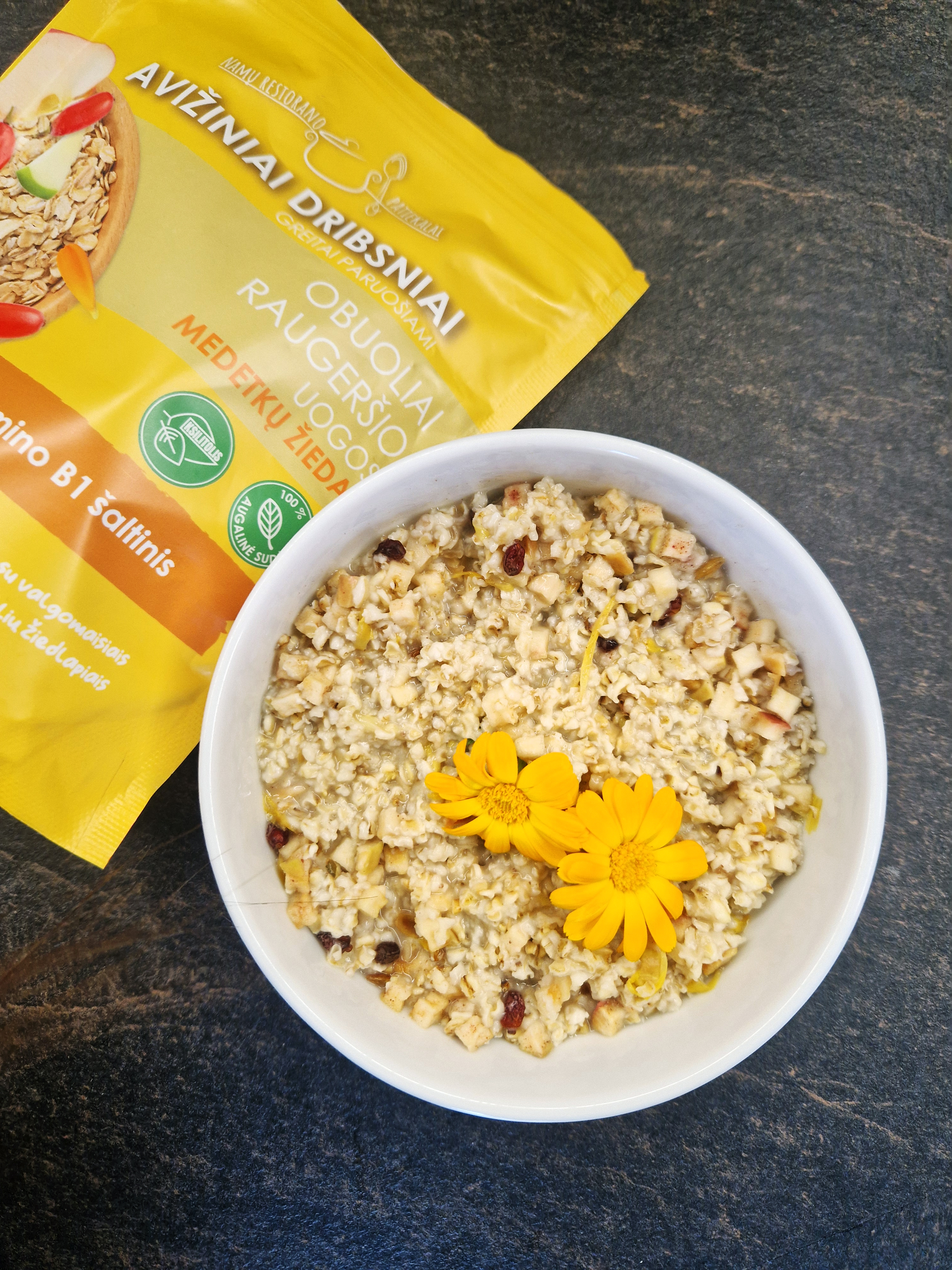 Pusryčių dribsnių rinkinys su valgomaisiais žiedlapiais