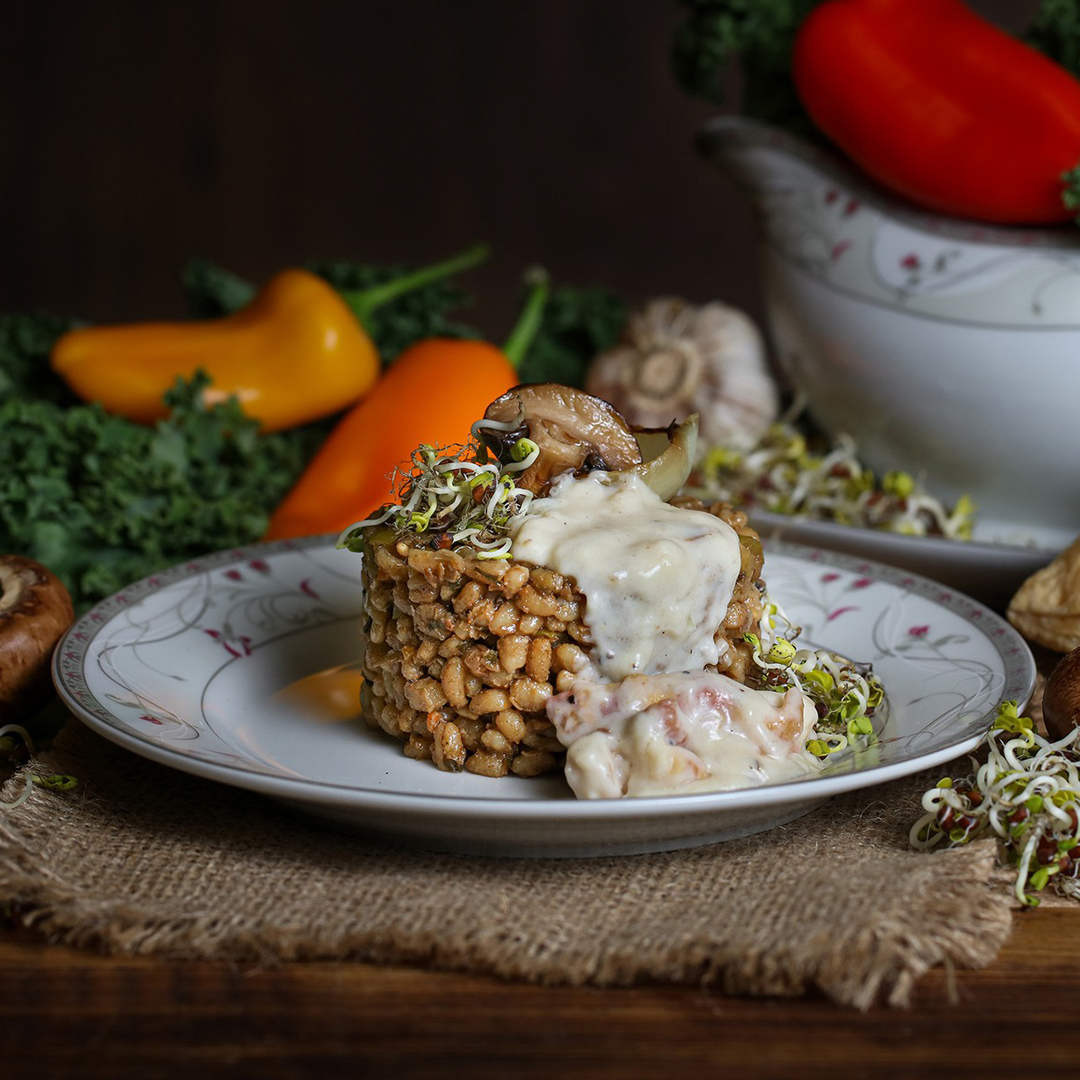 KOŠOTA Perlinės kruopos su moliūgu ir lapiniais kopūstais