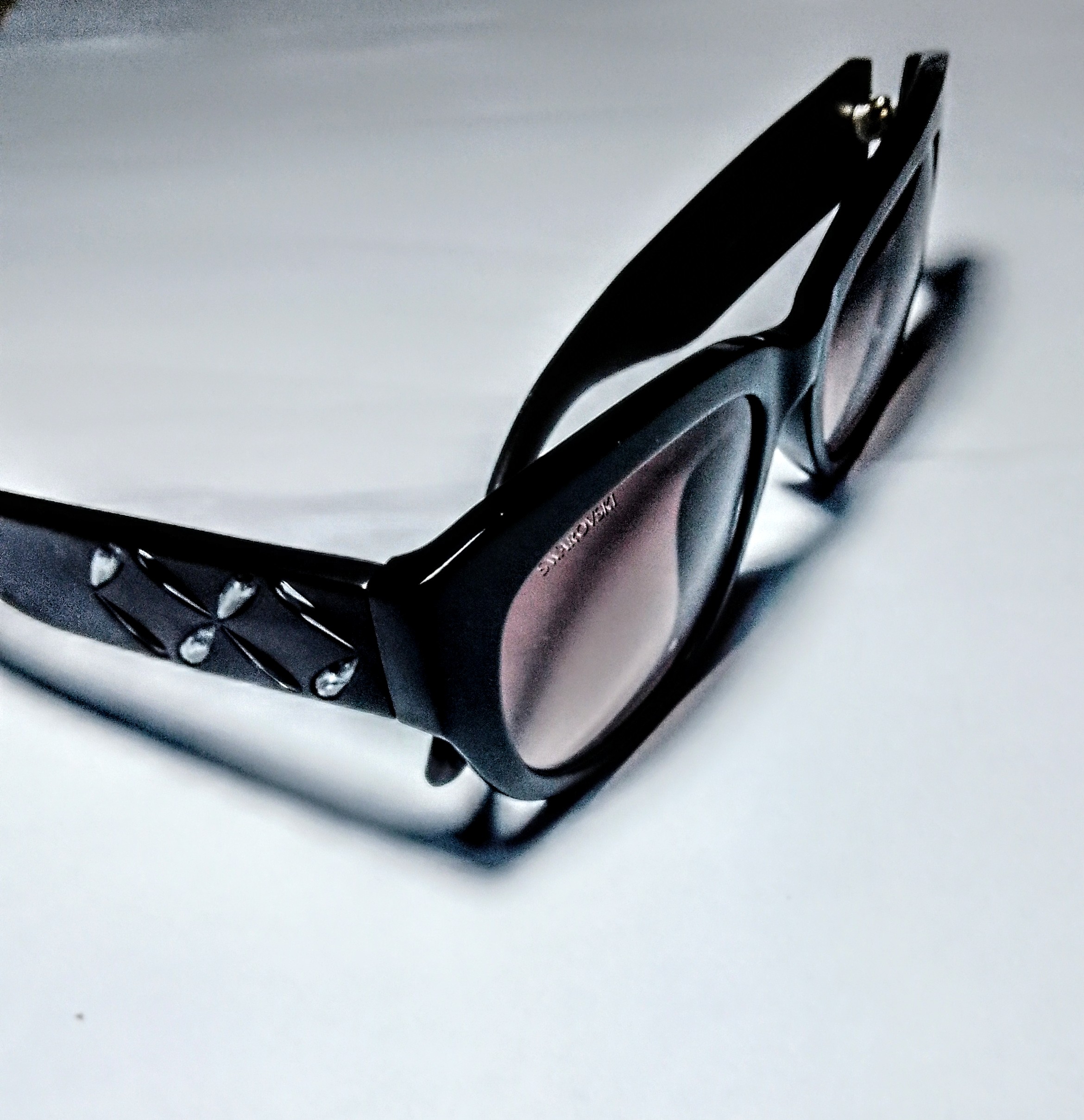 Anteojos De Sol Swarovski Sk0127 01b 54 Redondo Gris Negro Negro