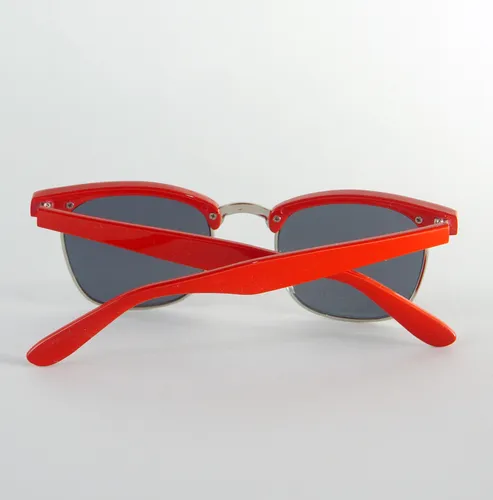 Anteojo De Sol 3016 A Cat Eye Gris Oscuro Rojo