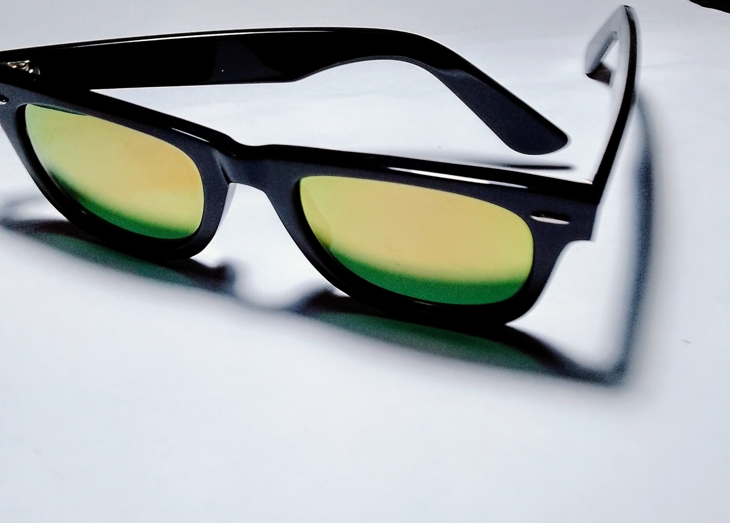 Anteojos de sol RB 2140 Colection Made in Italy  . Iridiscente , reflejos según como se miren