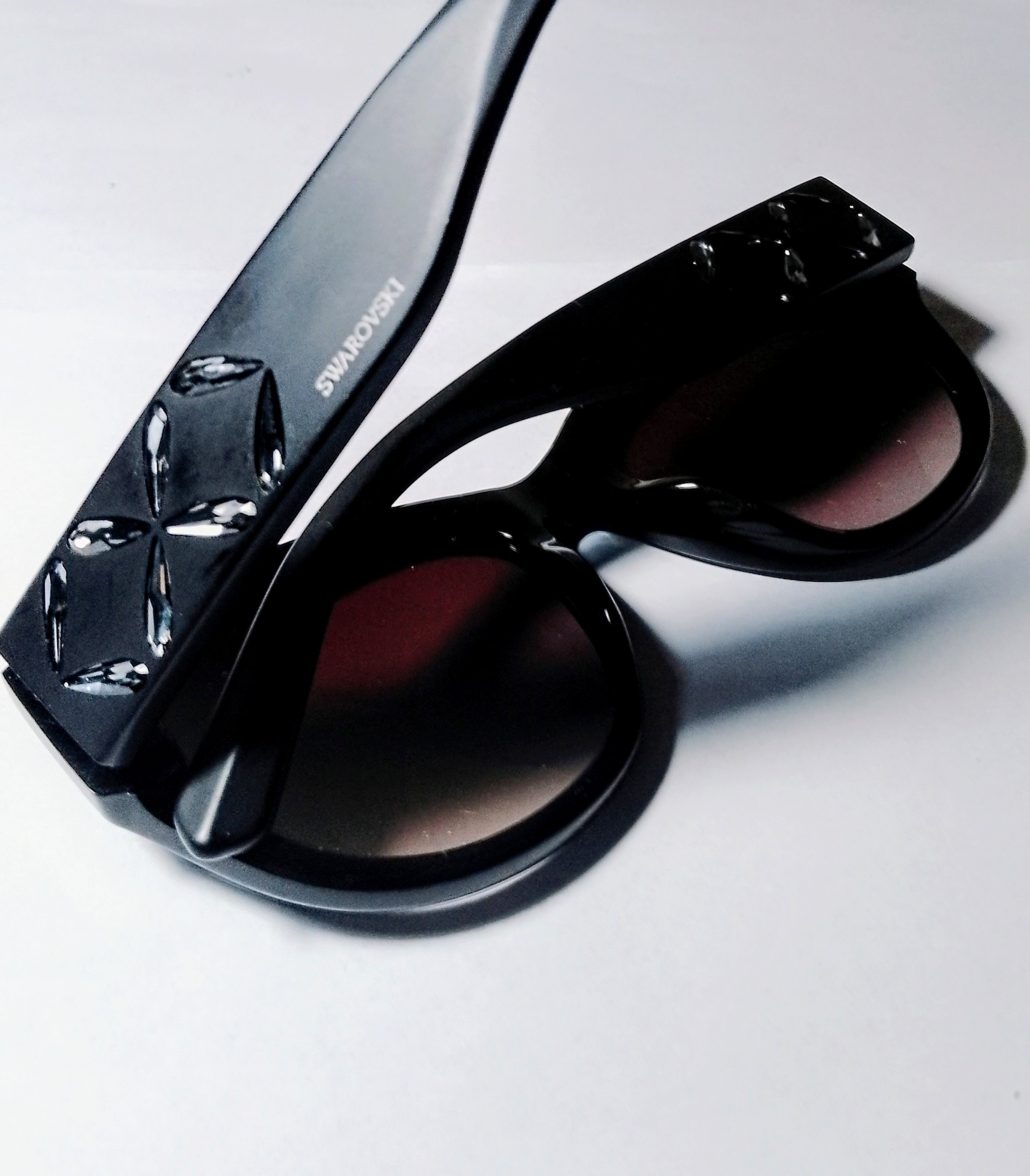 Anteojos De Sol Swarovski Sk0127 01b 54 Redondo Gris Negro Negro