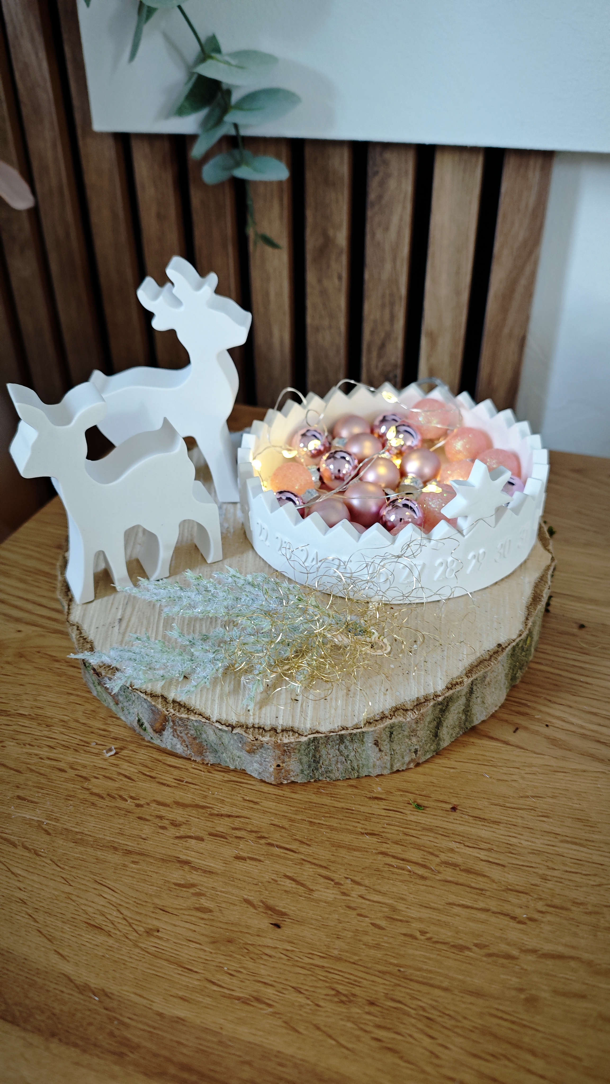 Weihnachtliche Deko aus Holz und Glas