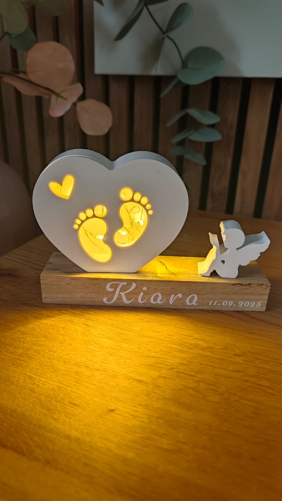 Herz mit Babyfüßen und Engel