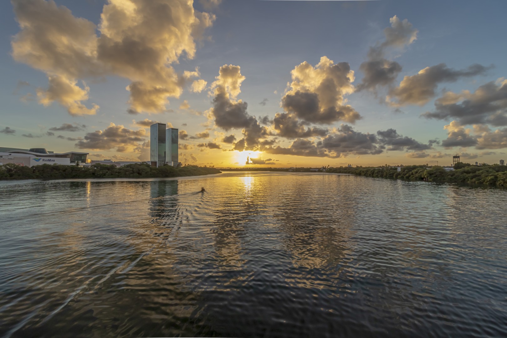 A Tarde no Rio Dourado