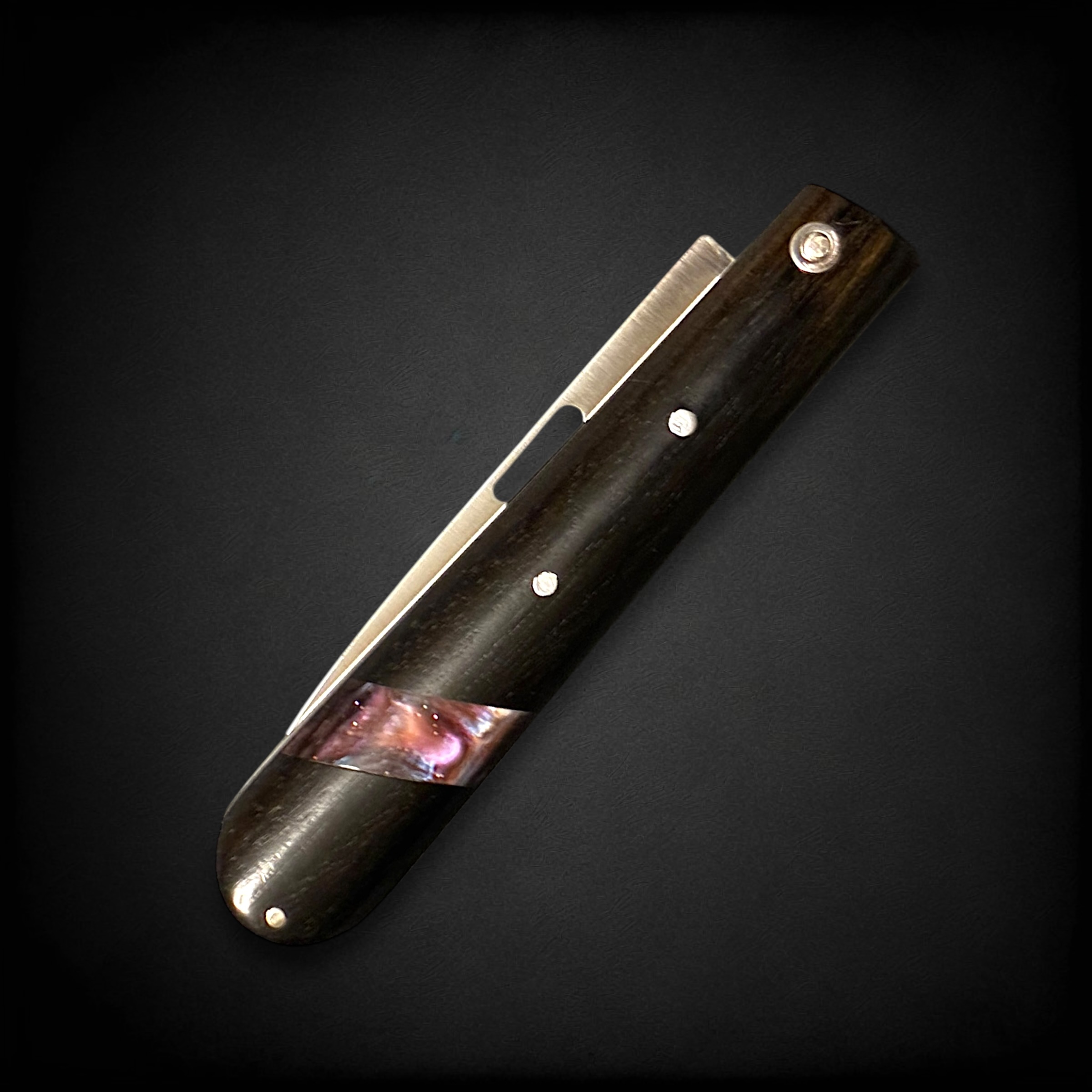 La Queue de Vache - Ebène et Acrylique