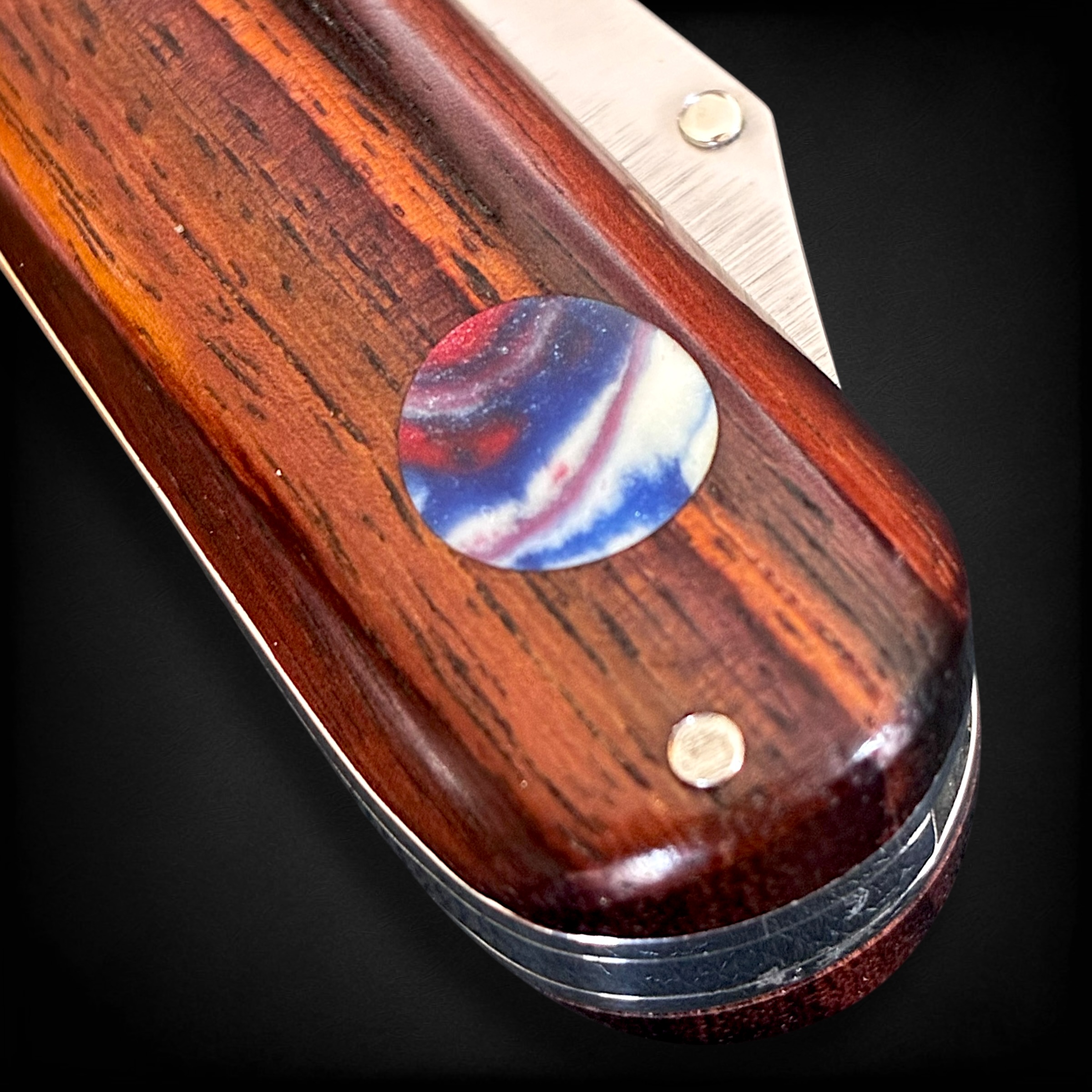 La Queue de Vache - Bois de Rose et Acrylique