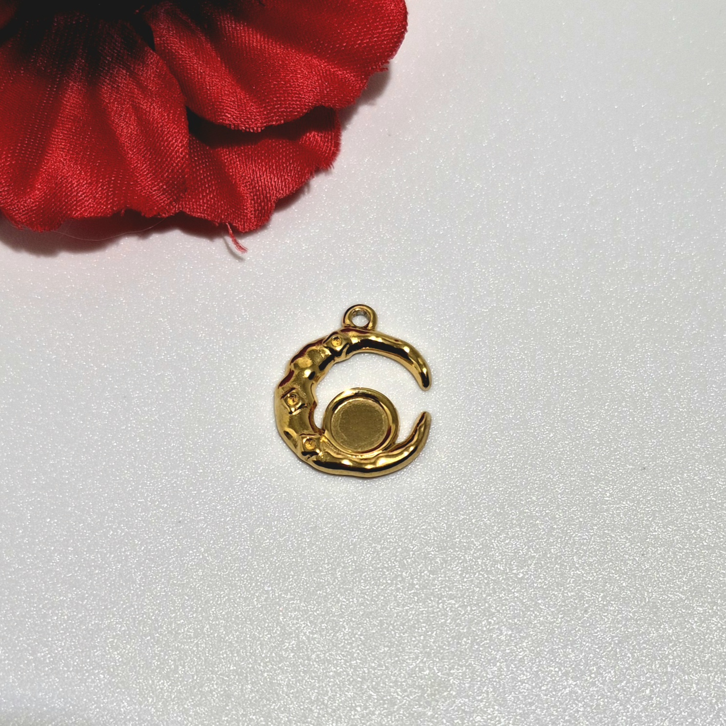 Pendentifs doré 'HOMMAGE'