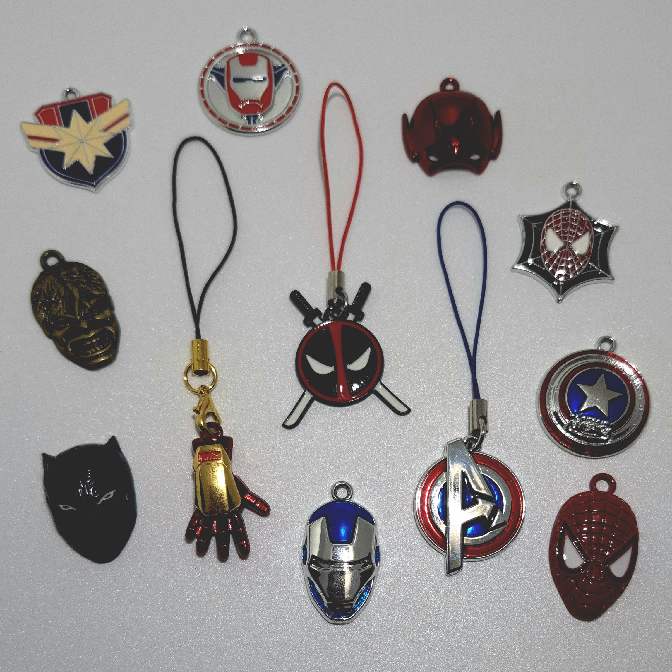 Bijou de téléphone 'MARVEL'