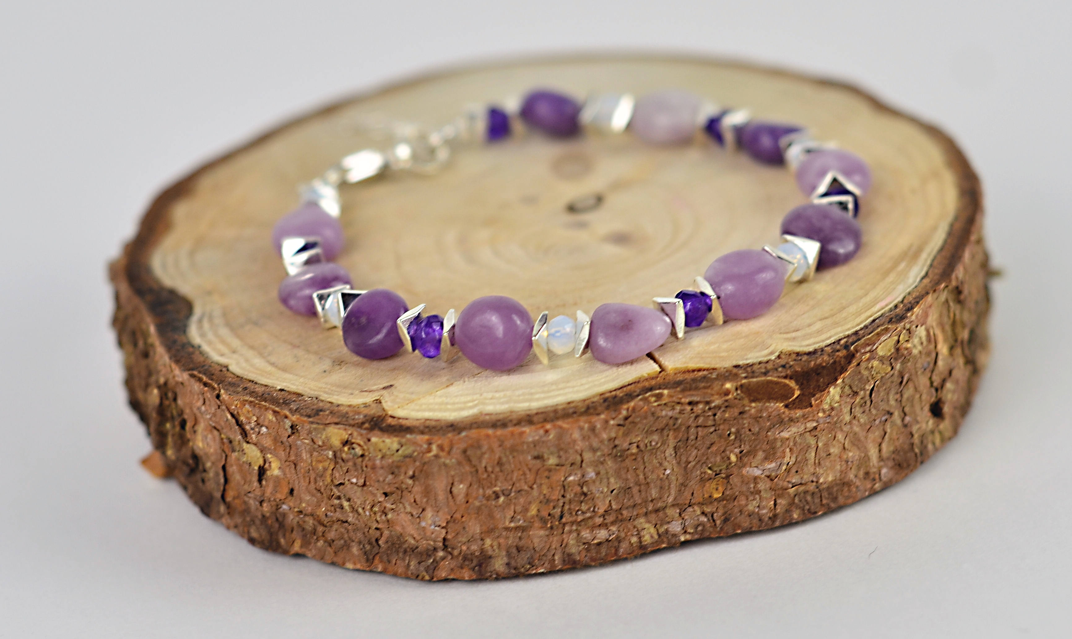 Biżuteria z kamieni naturalnych bransoletka z  sugilitem i jadeitem - nr kat. 351a