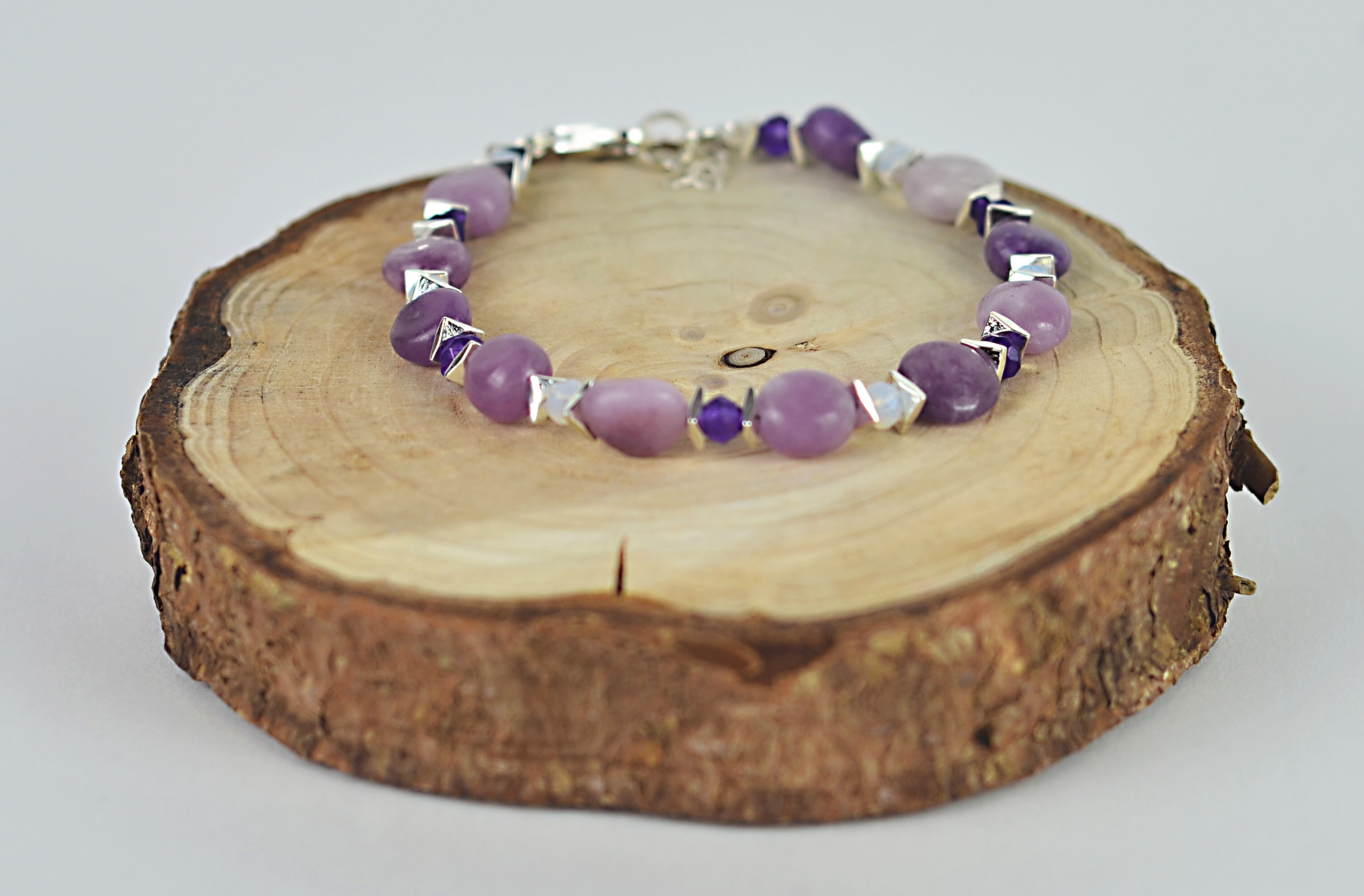 Biżuteria z kamieni naturalnych bransoletka z  sugilitem i jadeitem - nr kat. 351a