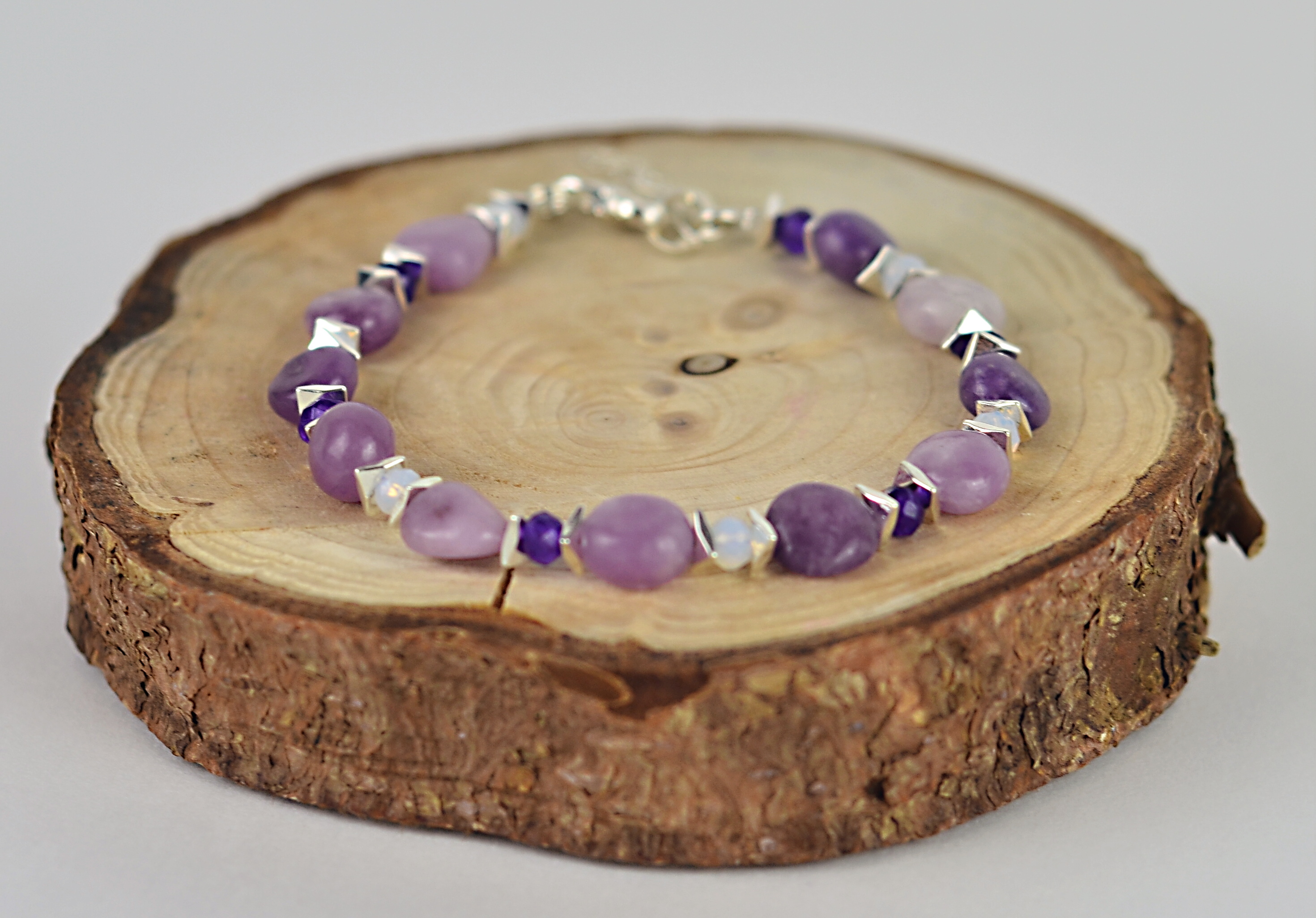 Biżuteria z kamieni naturalnych bransoletka z  sugilitem i jadeitem - nr kat. 351a